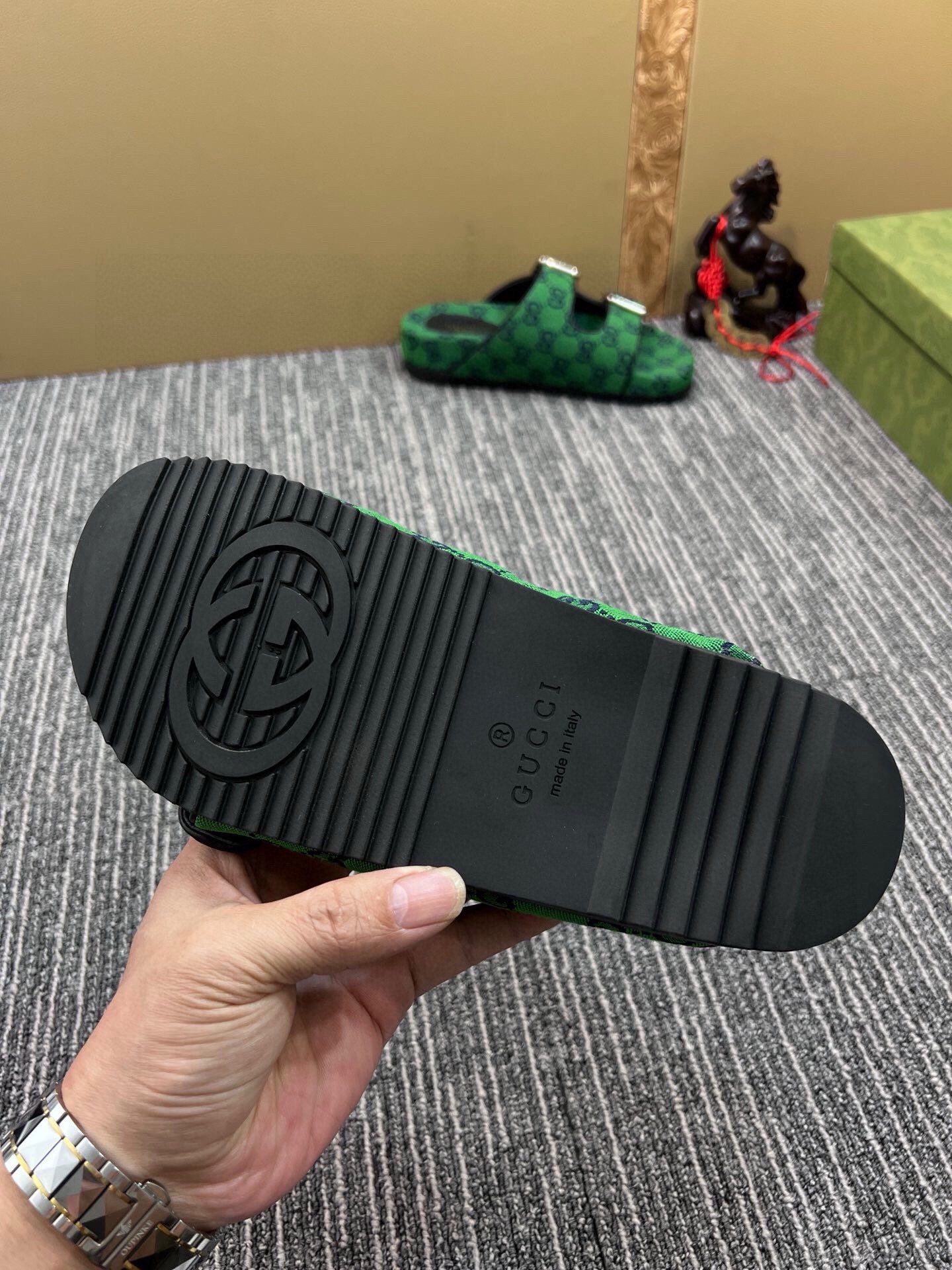 54B123ZDE Stylish slippers