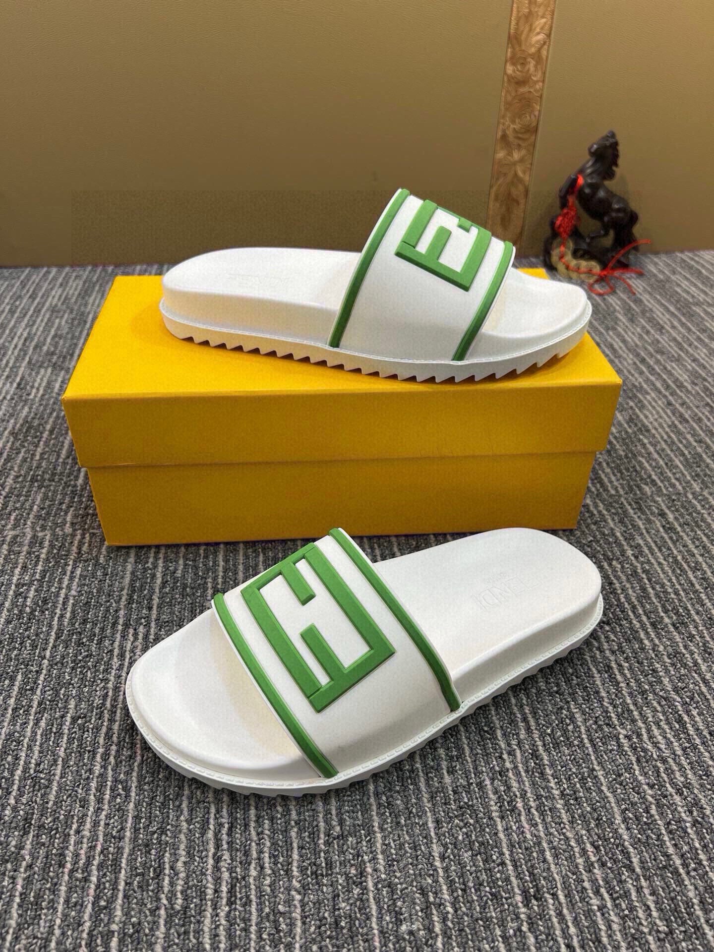535ZF286ZDE Stylish Slippers