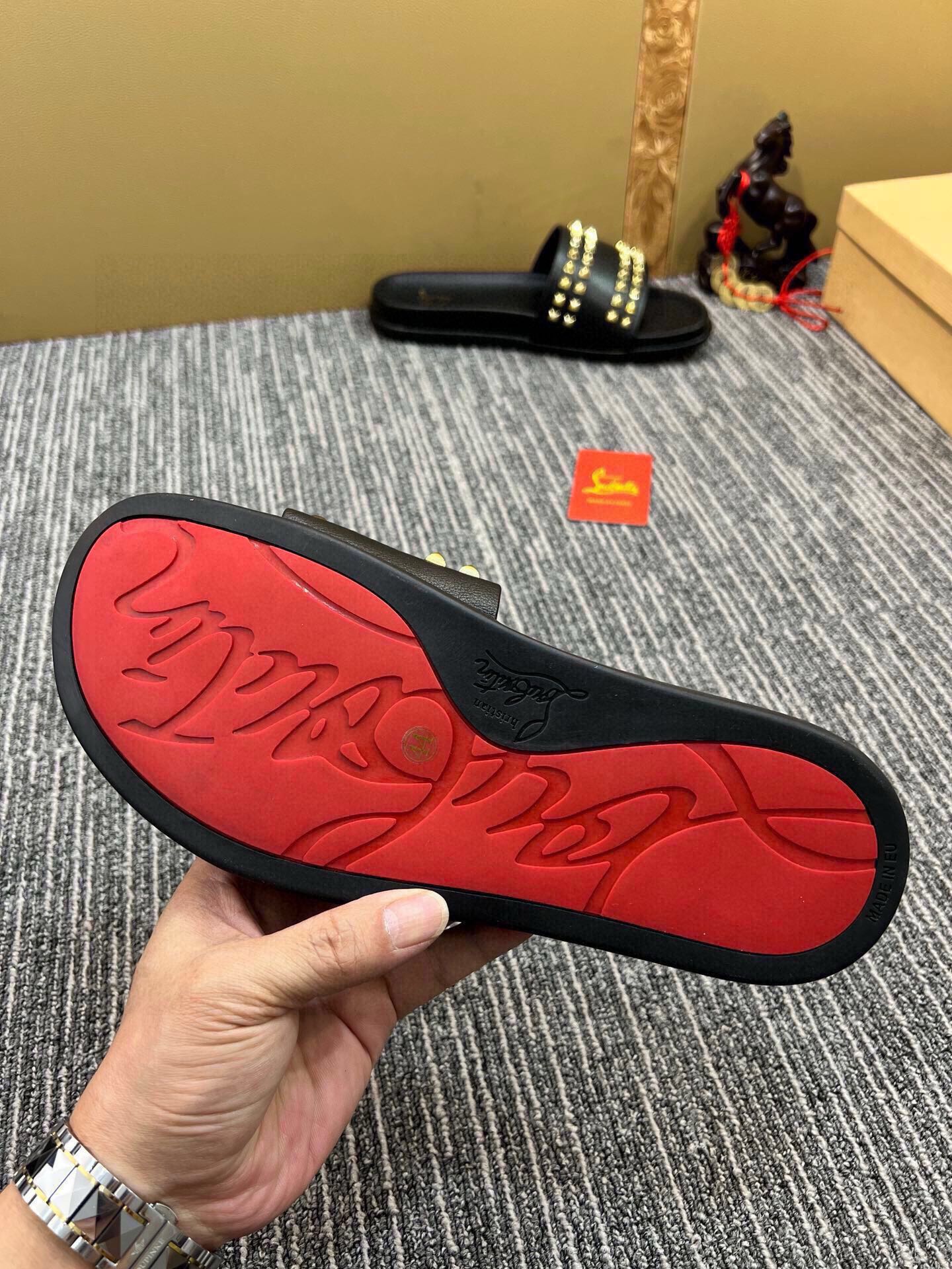 54A126ZDE Stylish slippers