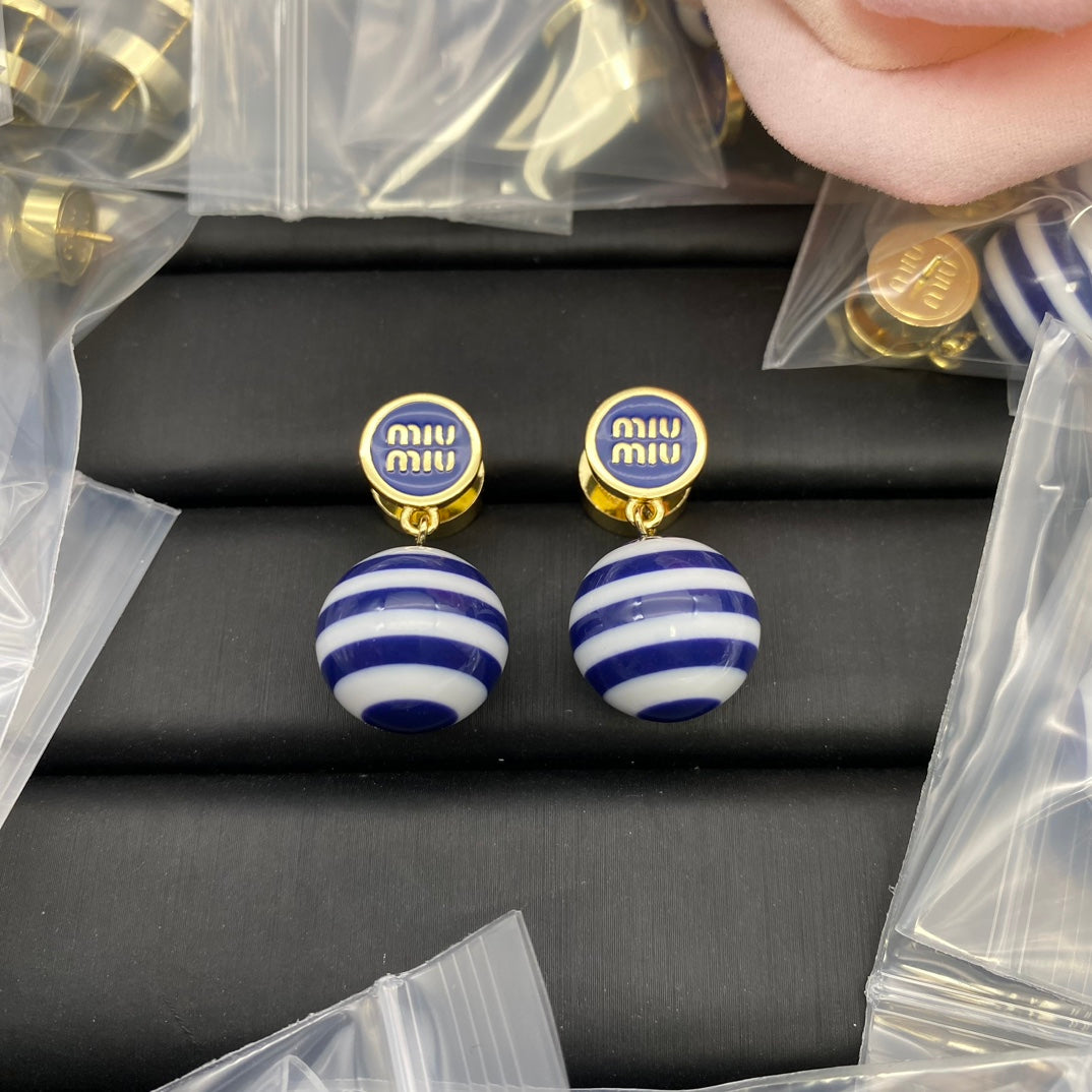 14A993EDE Stylish Earrings