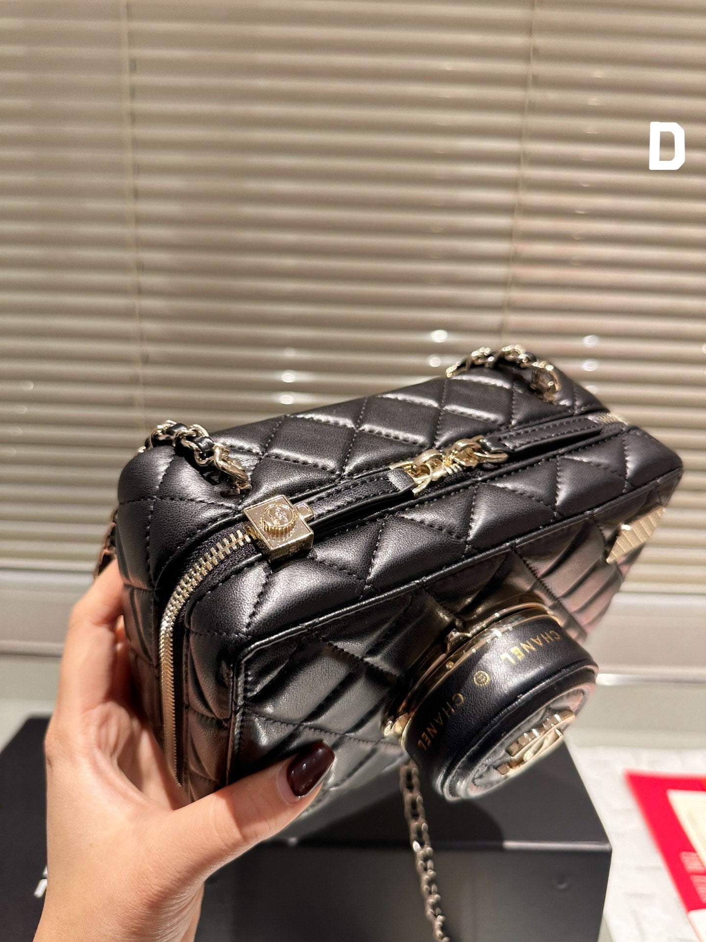 6XC420BDE Stylish Camera Bag