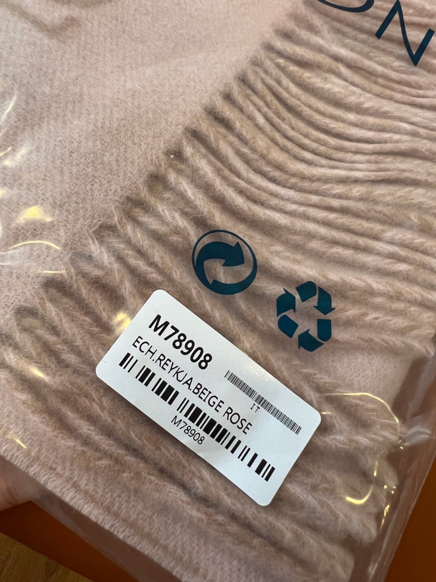 185ZE25WDE Stylish Winter Scarves