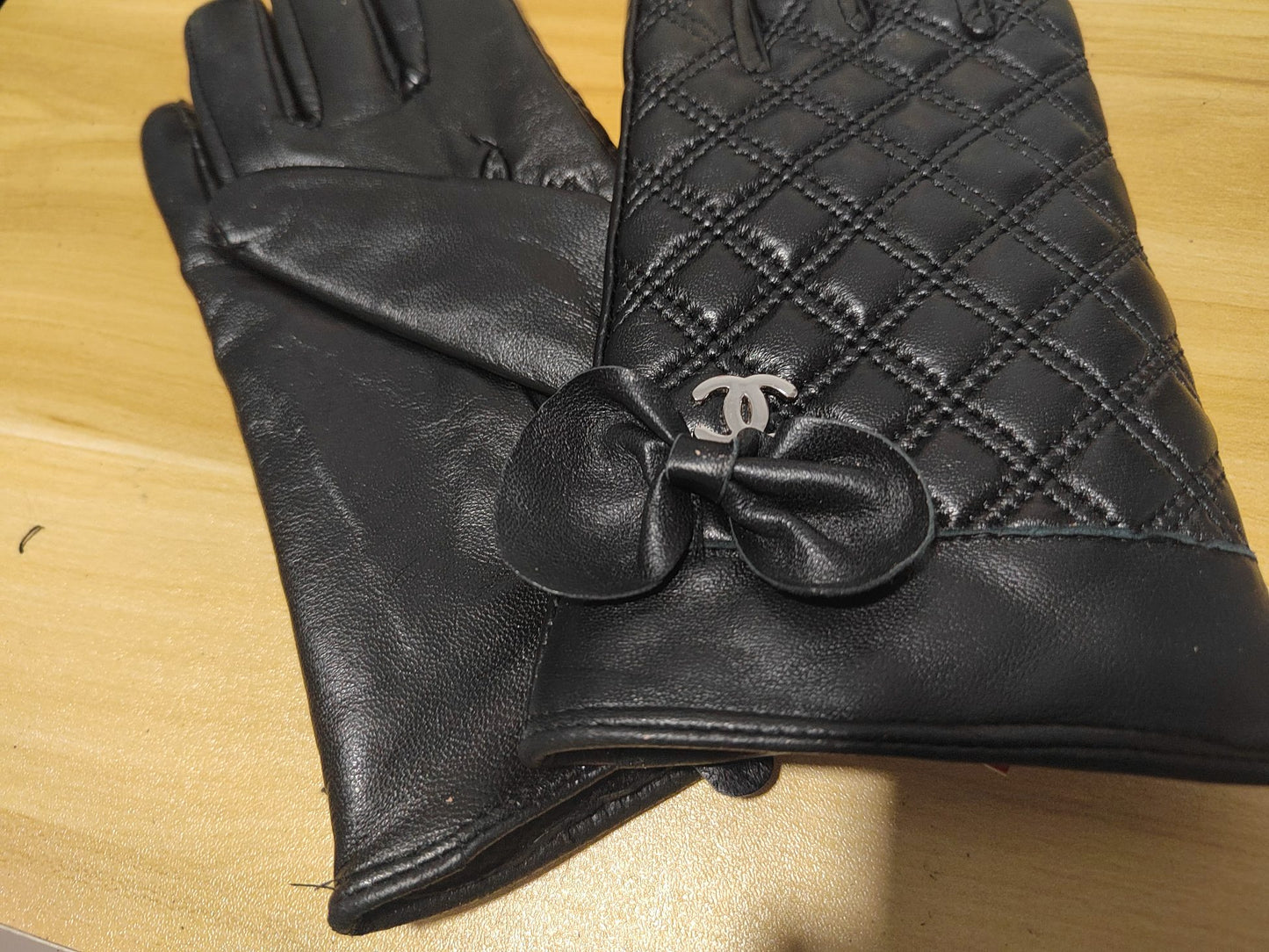 24C79SDE Stylish gloves