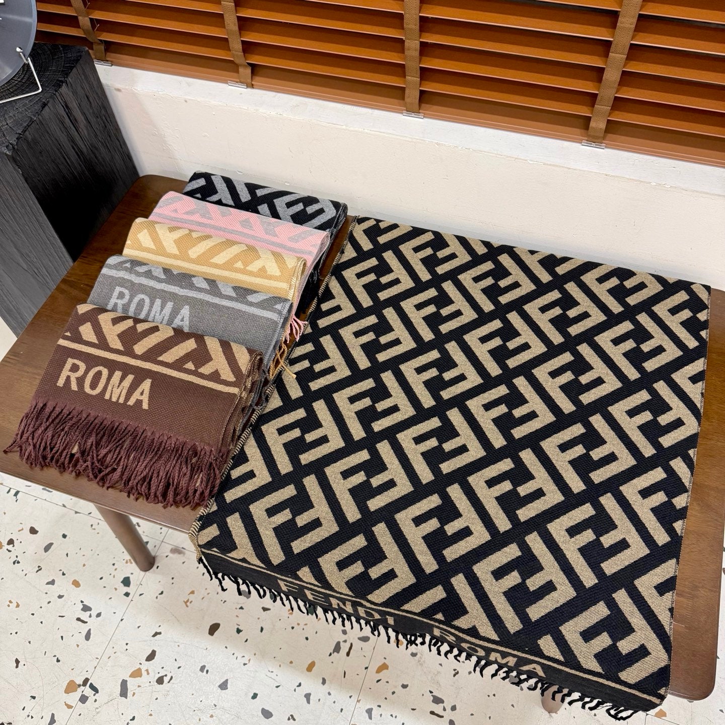 185ZF68WDE Stylish  Winter Scarves