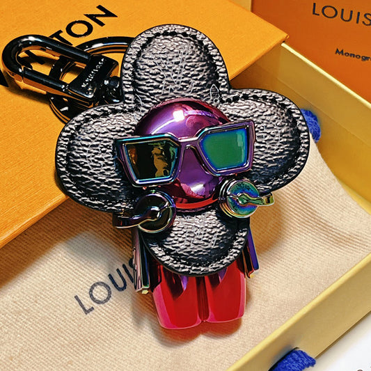 14E35ADE Stylish key closure
