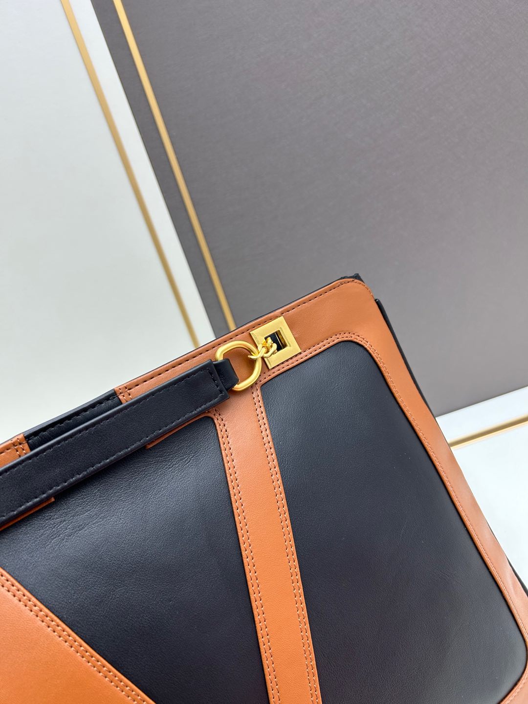 2WVL47BDE Stylish leather bag