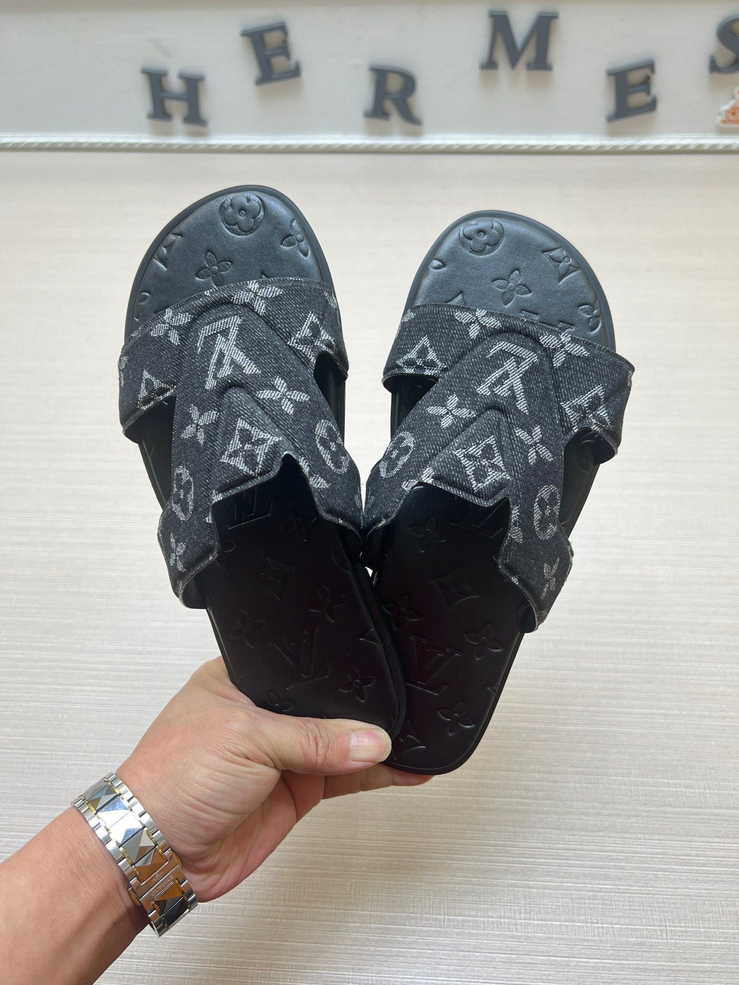 54E28ZDE Stylish slippers