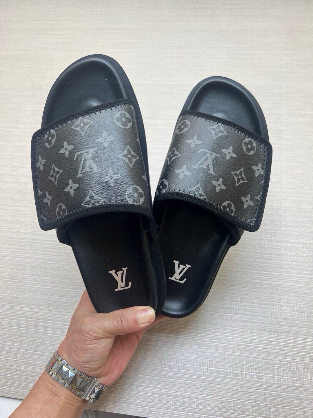 5QE5ZDE Stylish Slippers