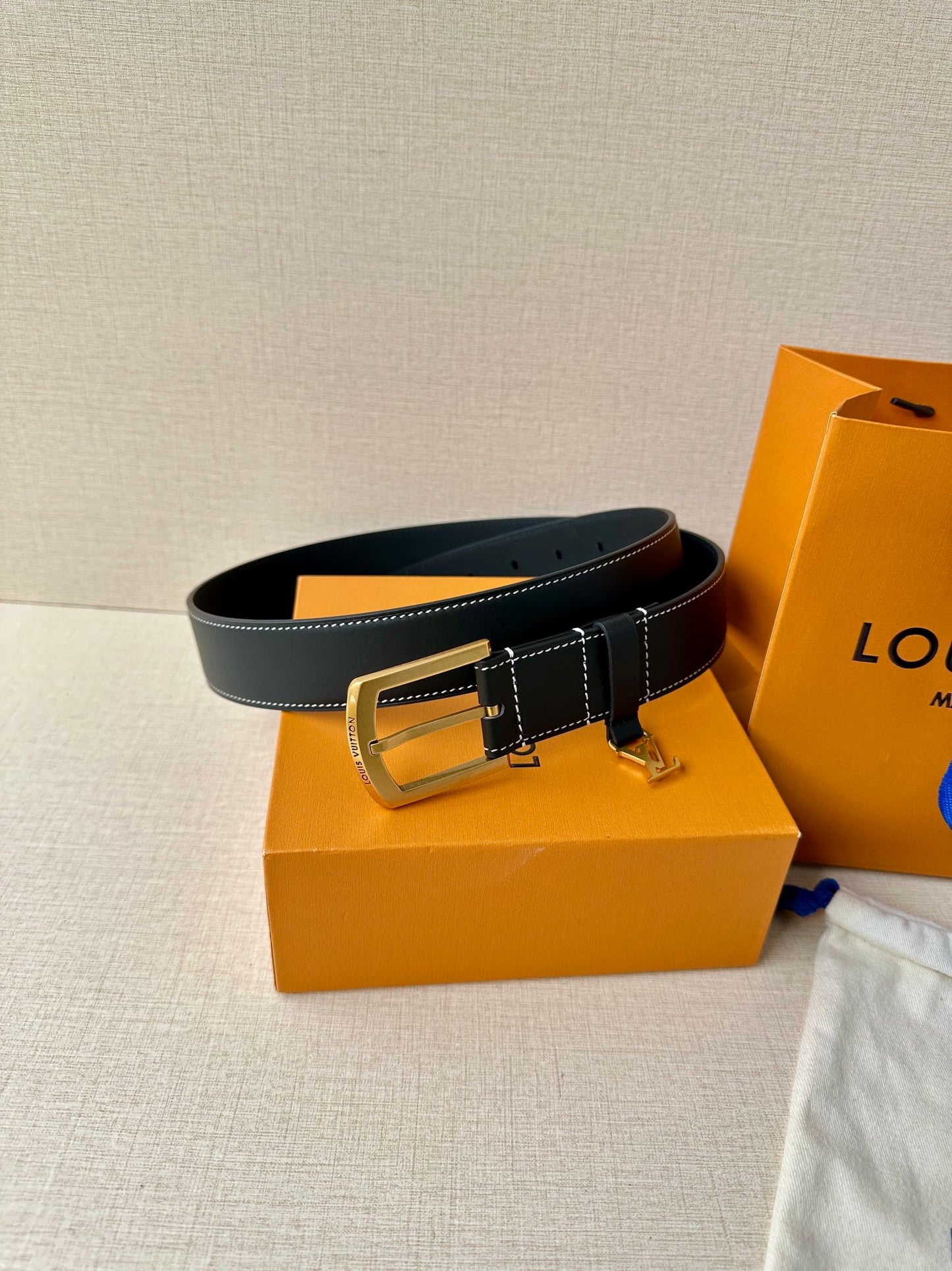1WE161PDE Stylish  High quality belt With full package