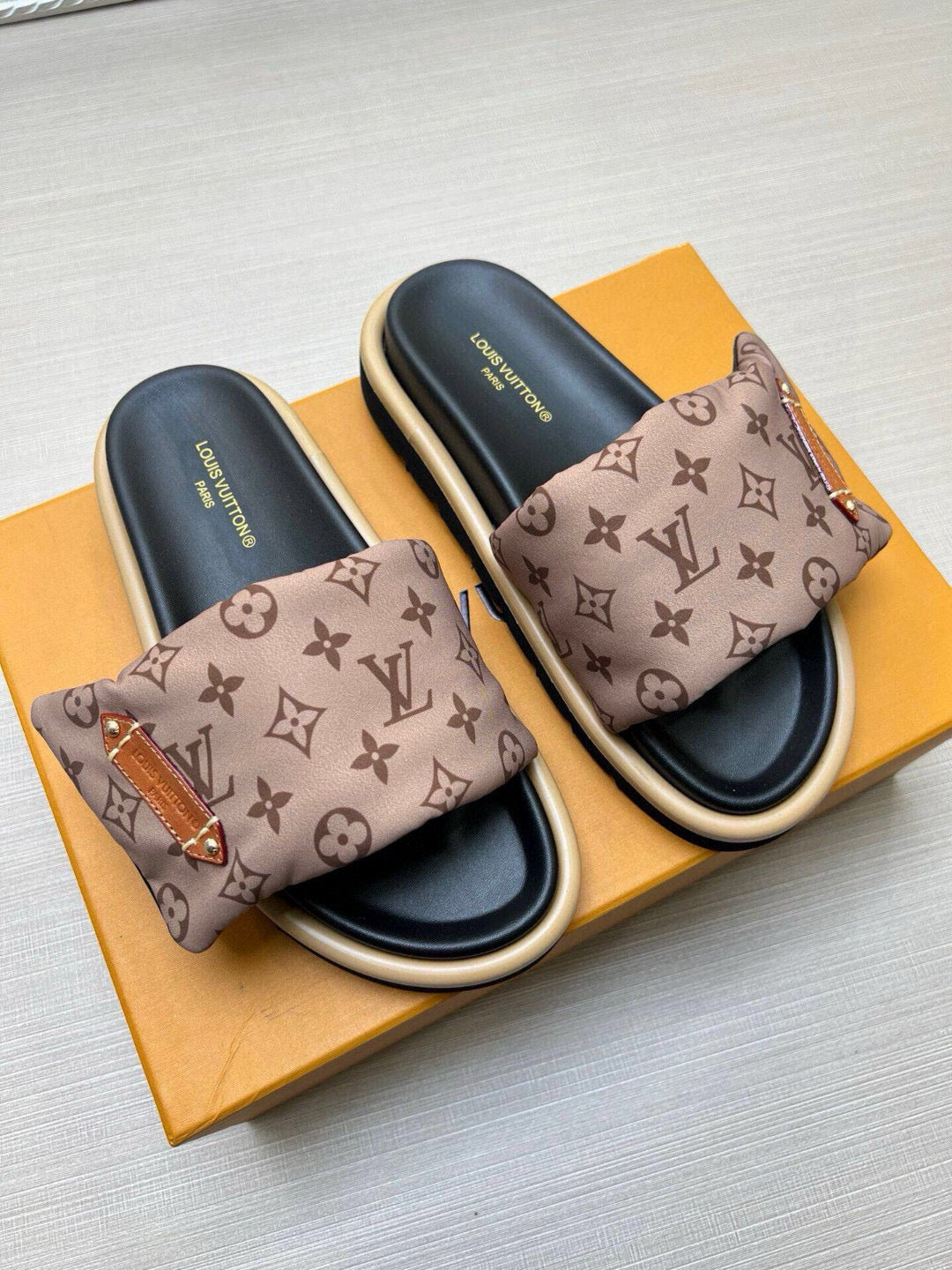 5QE9ZDE Stylish Slippers