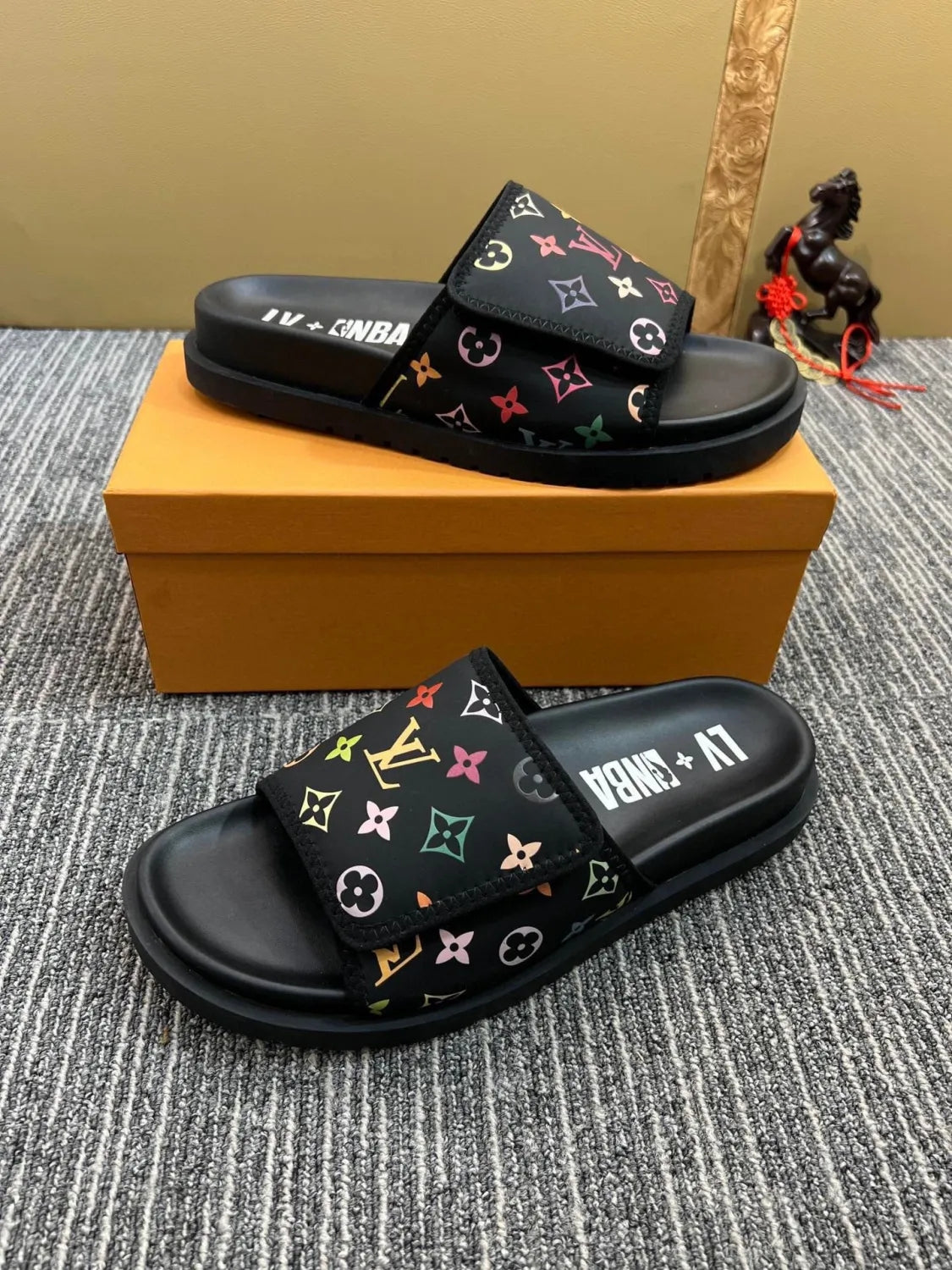 5YE47ZDE Stylish Slippers