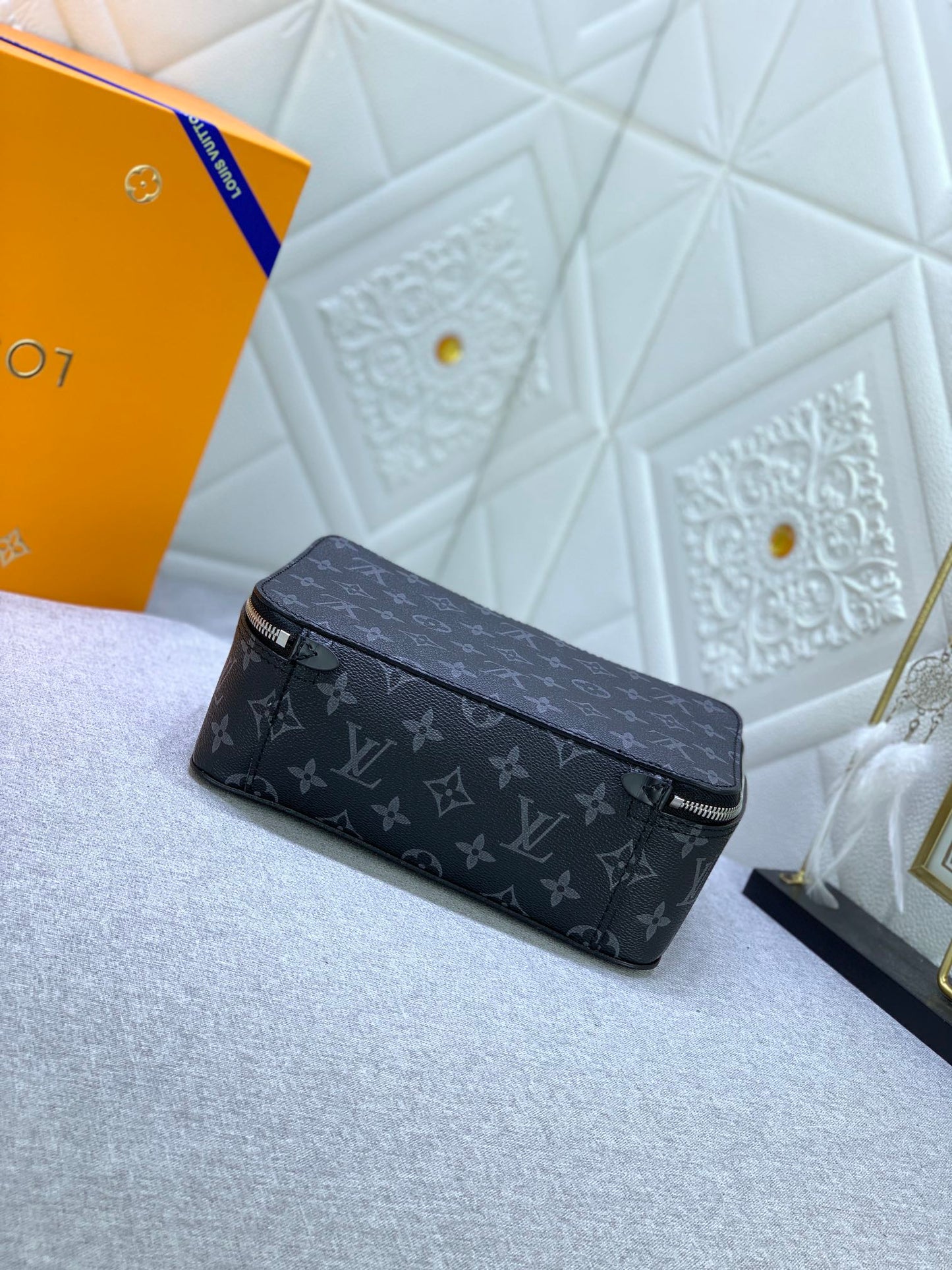 1XE272BDE Stylish leather bag 