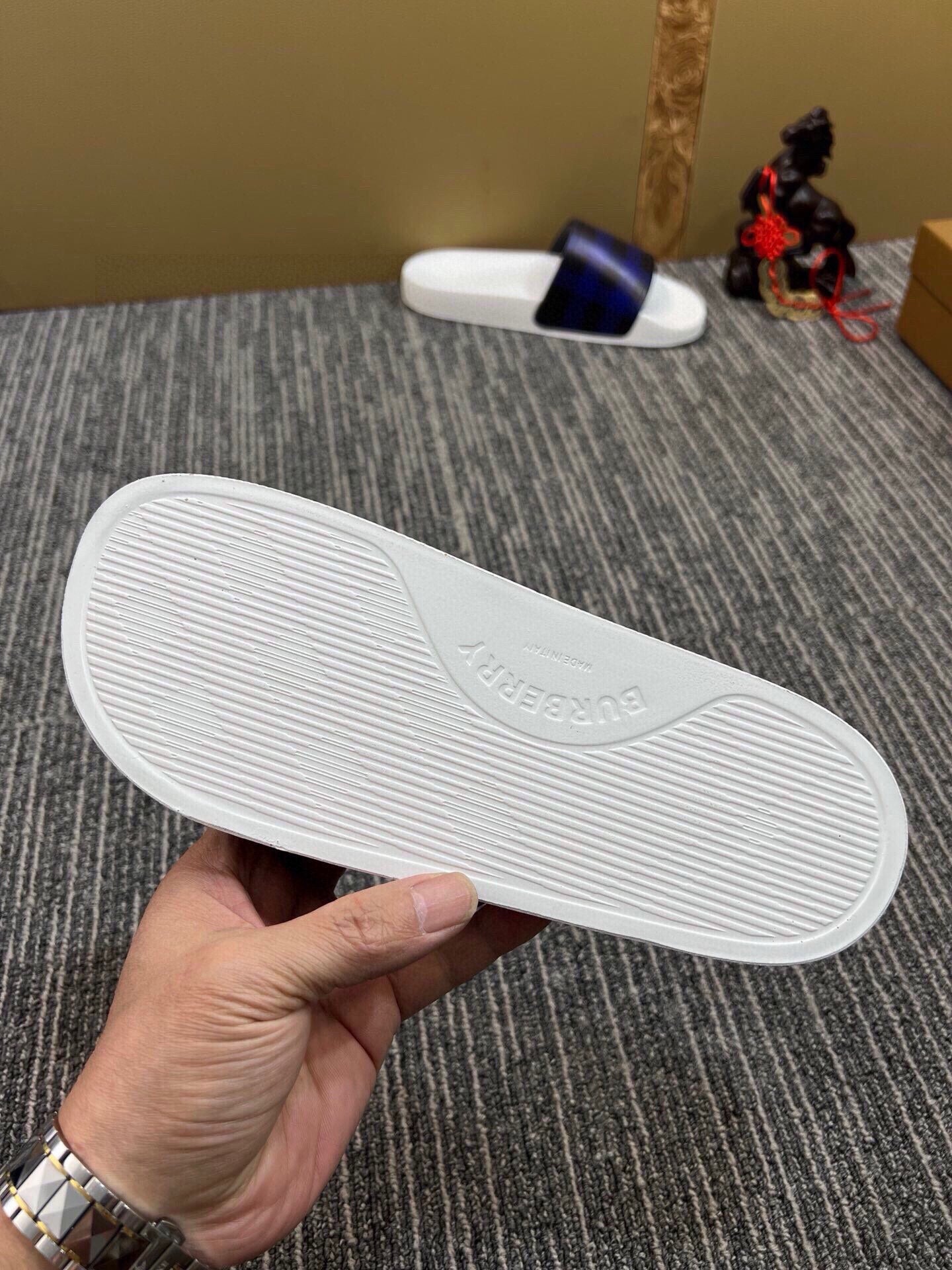 535ZR262ZDE Stylish Slippers