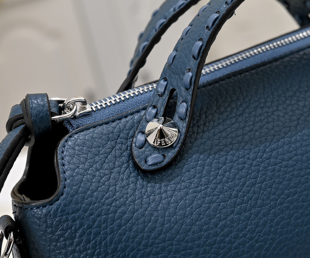 1WF109BDE Stylish leather bag