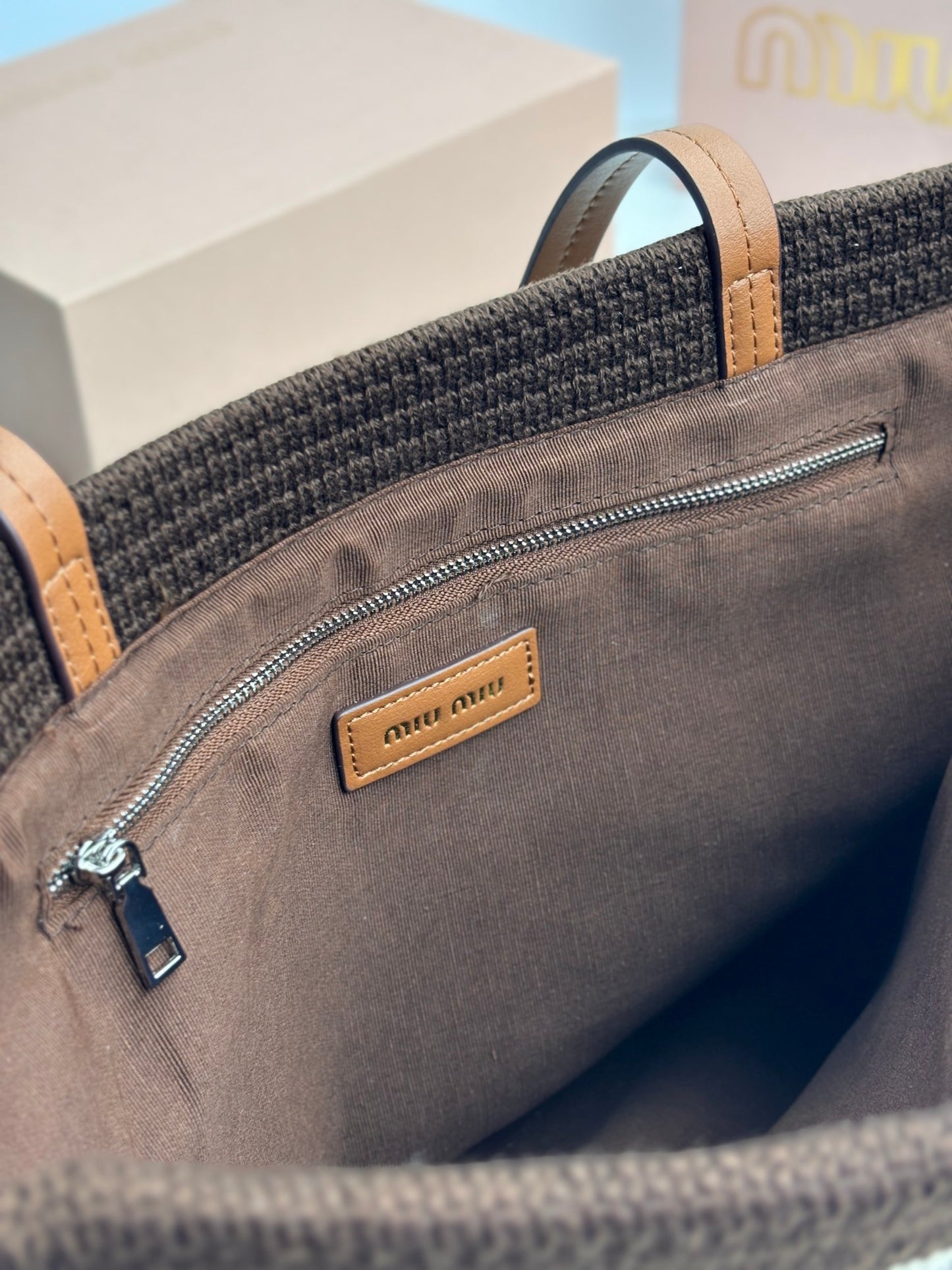 1XA78BDE Stylish Woven Bag