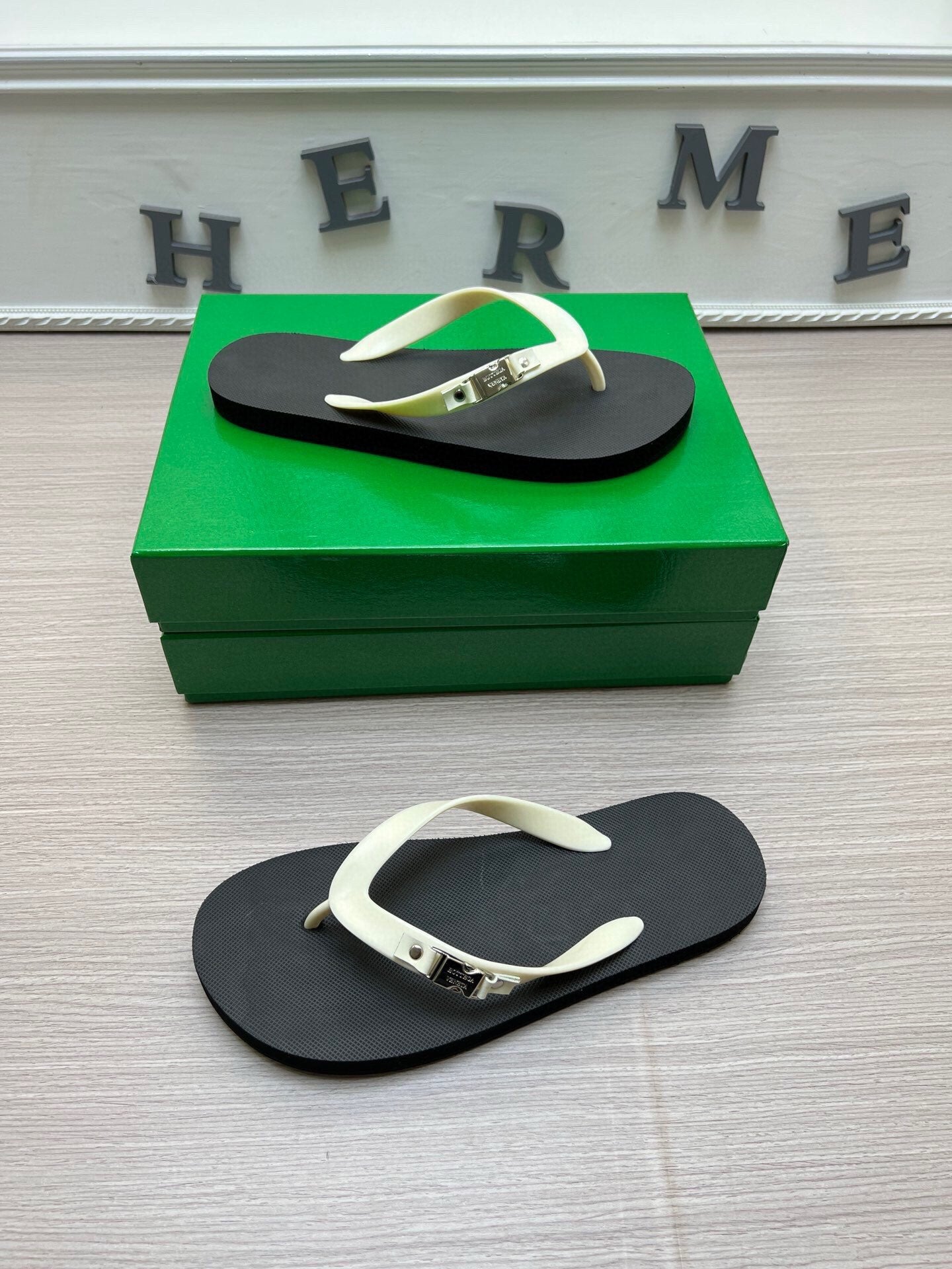 54A162ZDE Stylish slippers