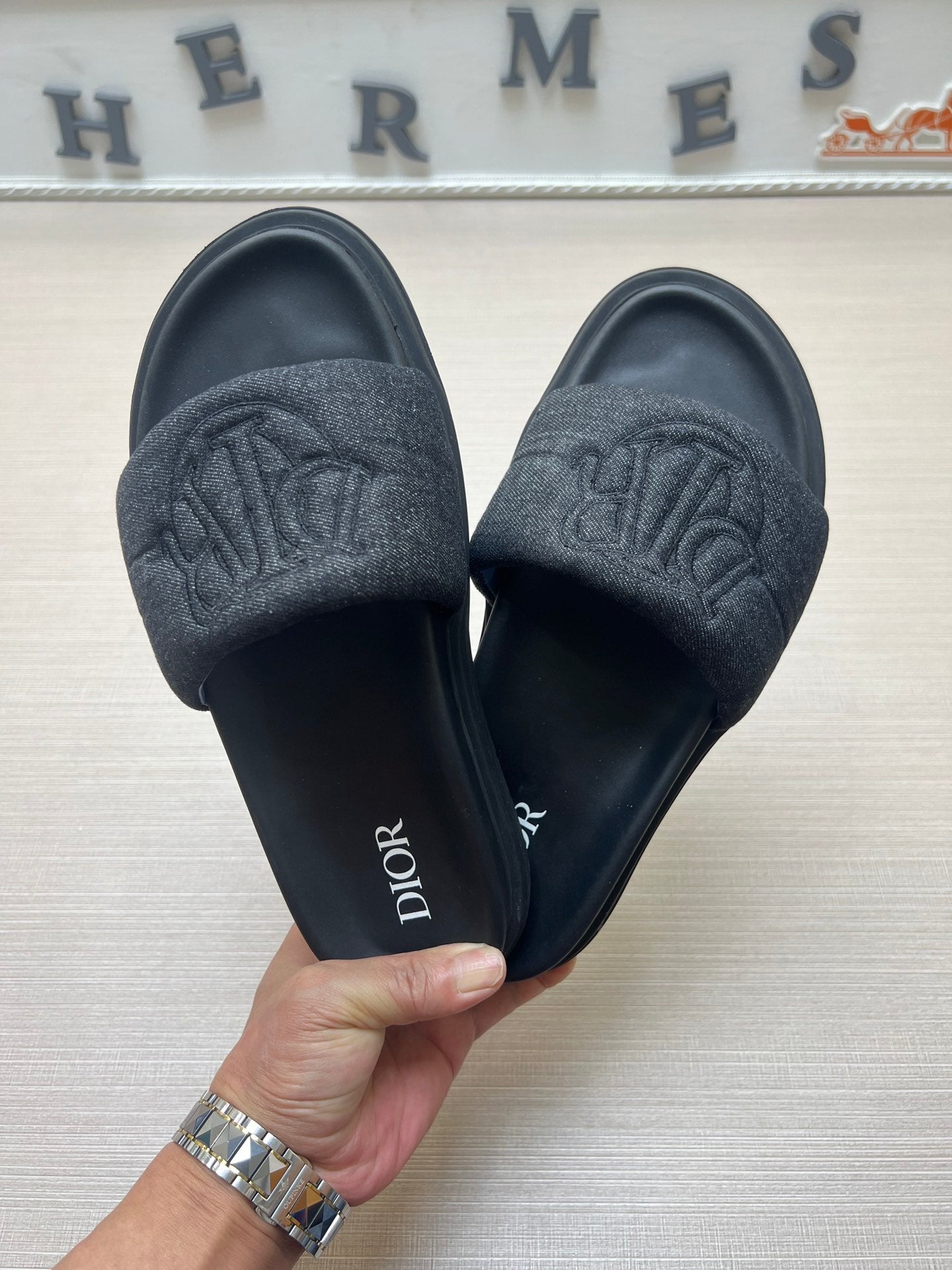 54D168ZDE Stylish leather slippers