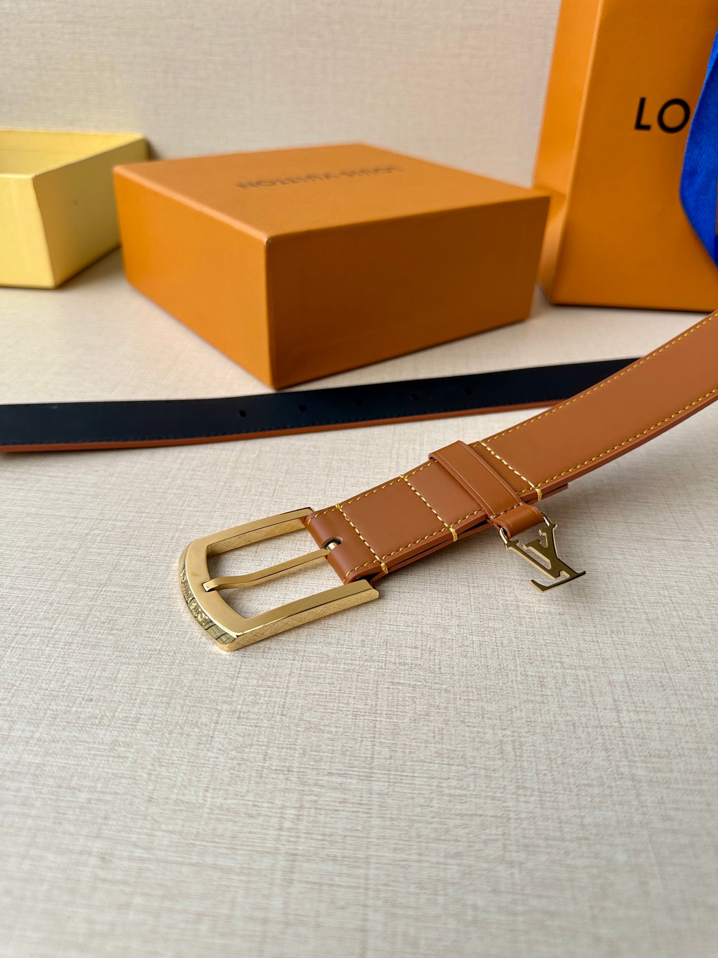 1WE160PDE Stylish  High quality belt With full package