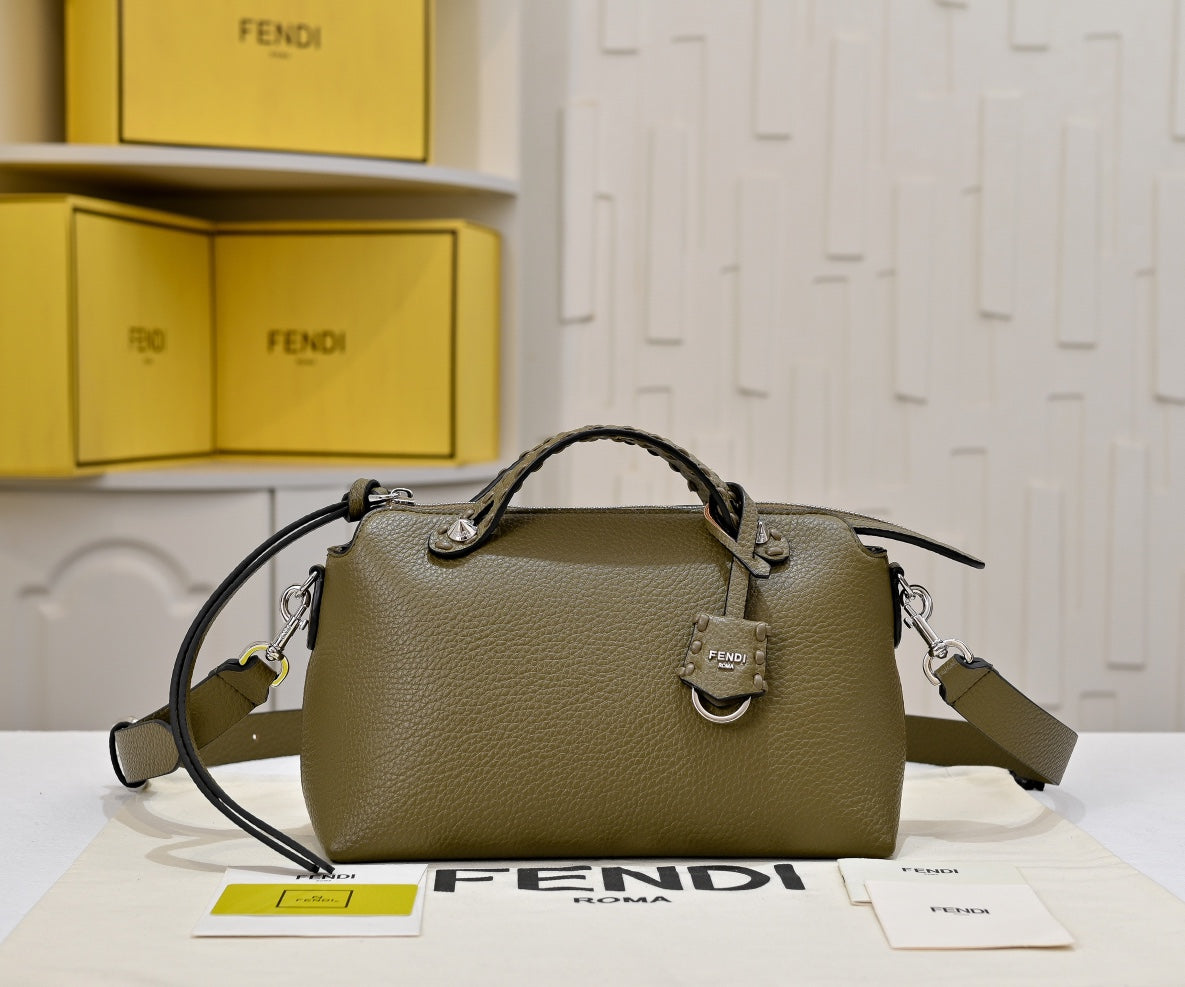 1WF109BDE Stylish leather bag