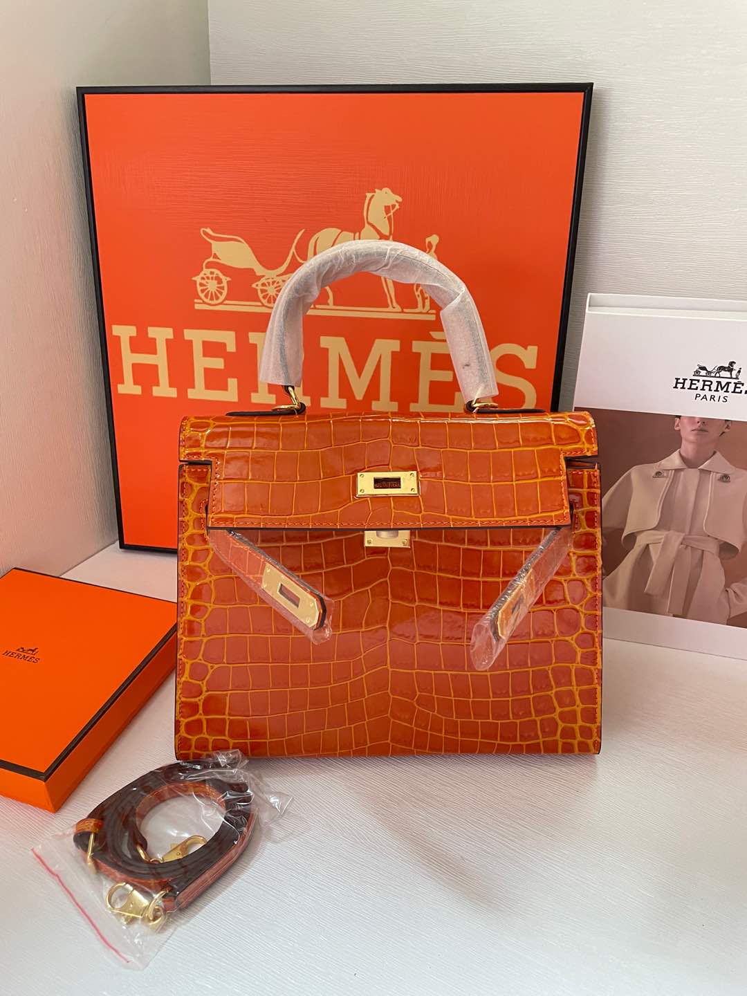 2WH28BDE Stylish leather bag