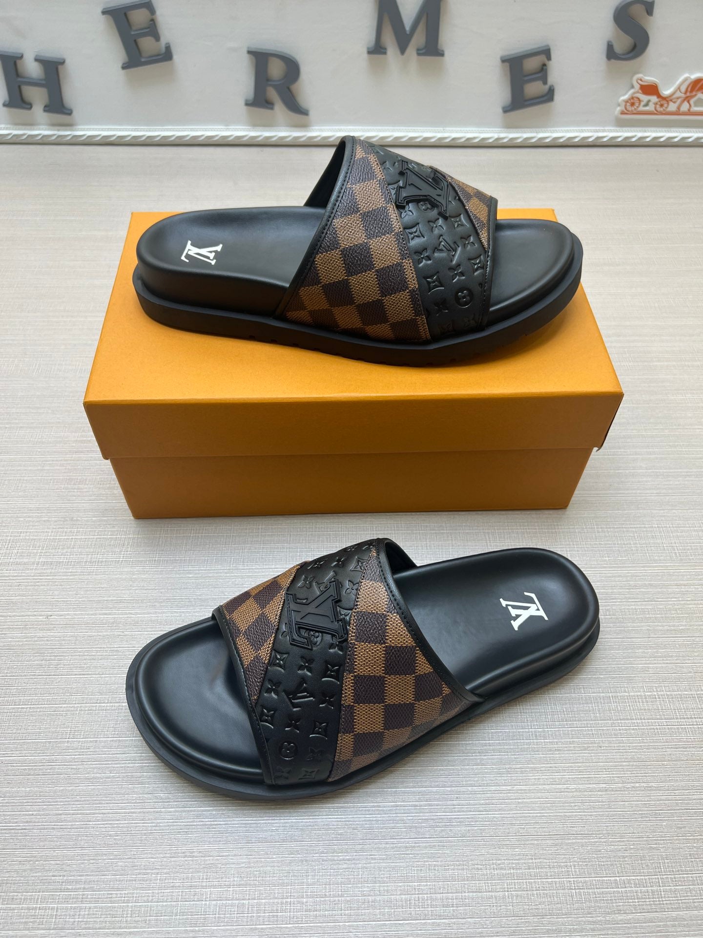 54E2ZDE Stylish slippers