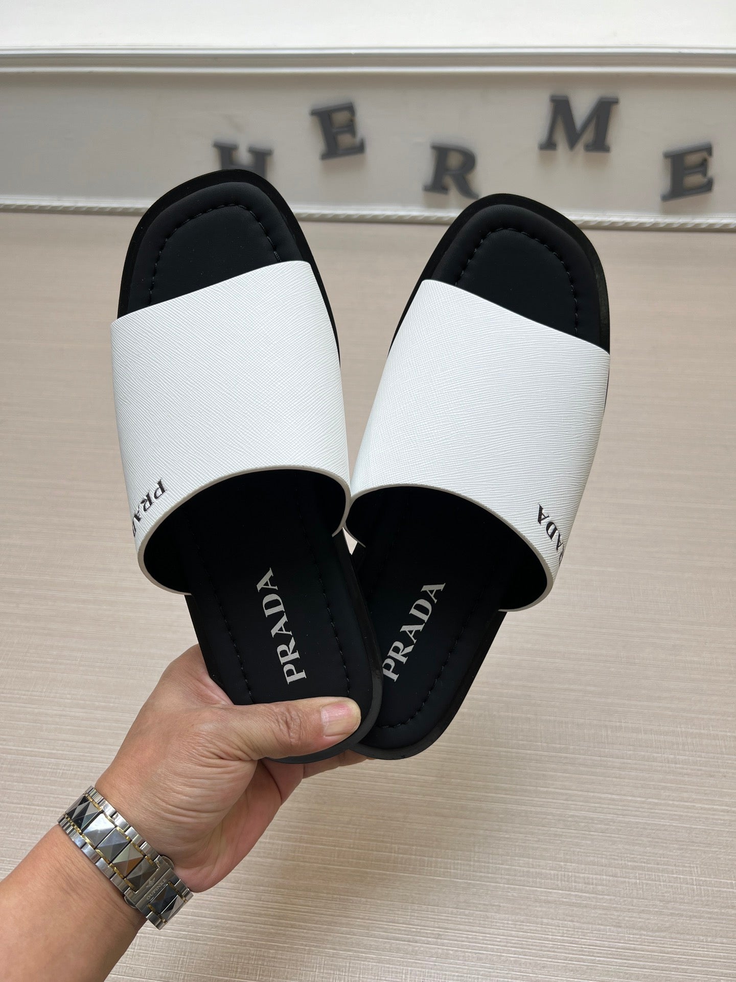 54PD73ZDE Stylish slippers