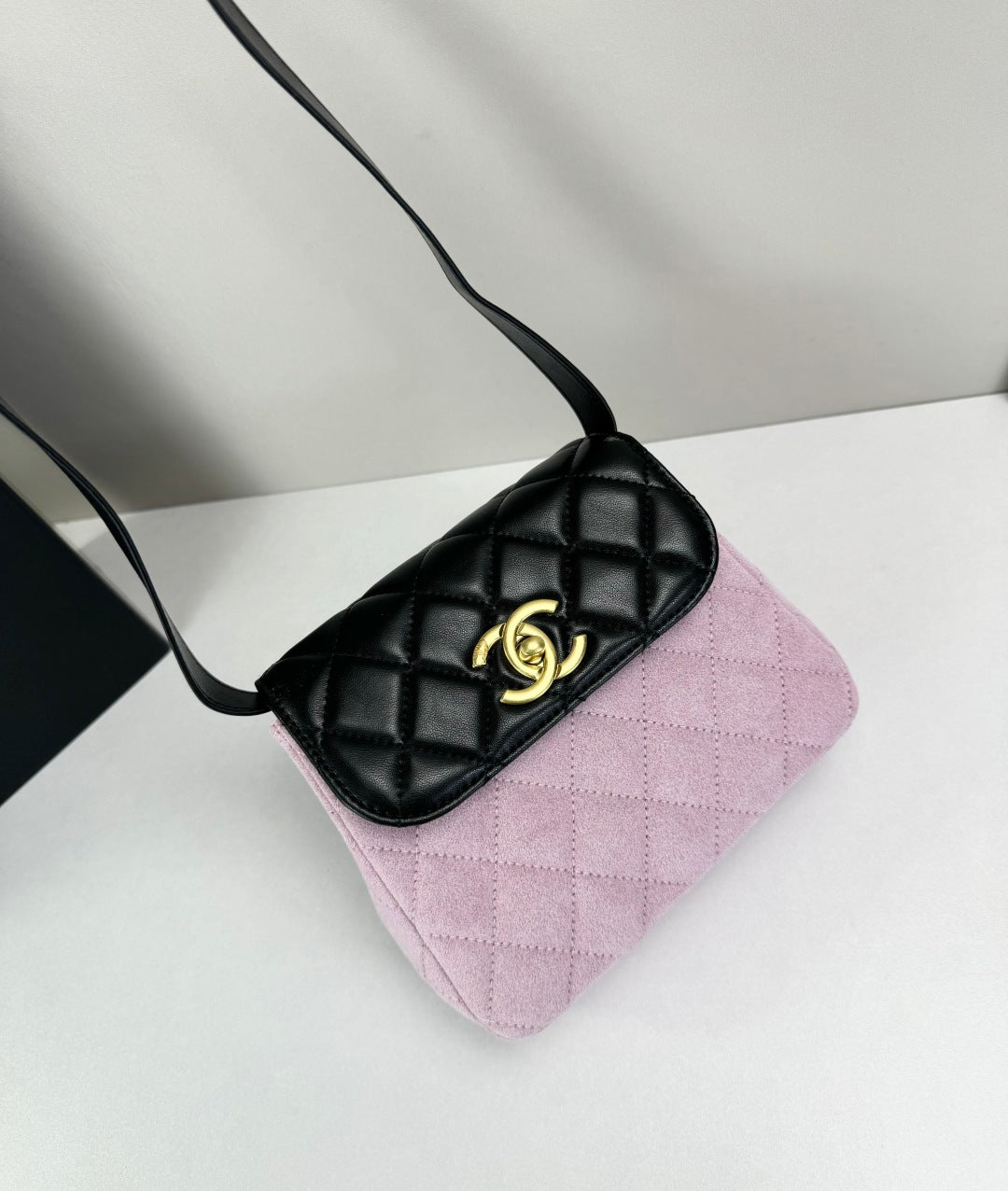 15RC62BDE Stylish leather bag