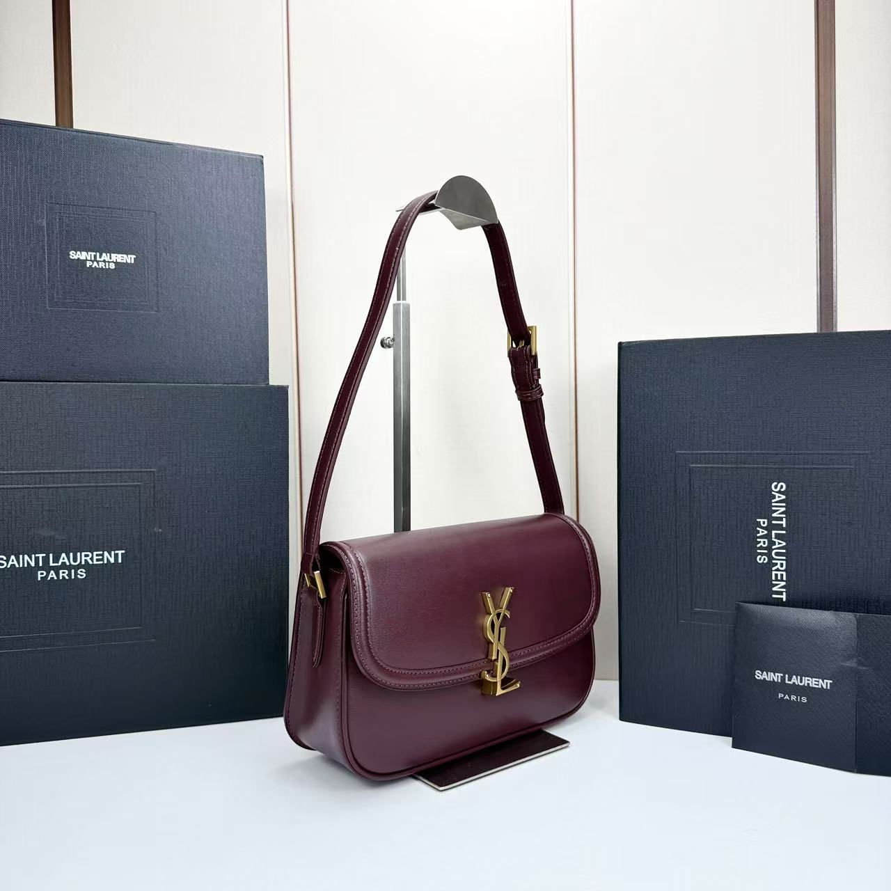 15RSL54BDE Stylish leather bag