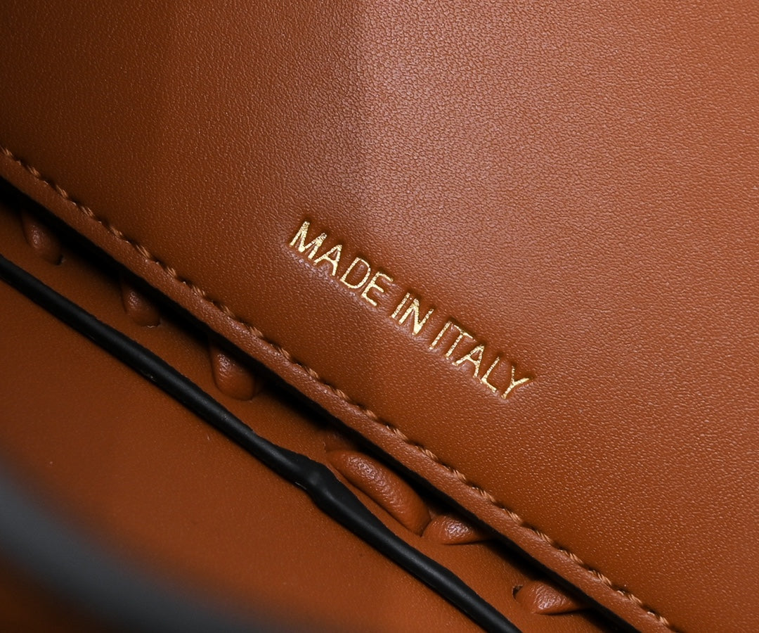 1XF94BDE Stylish leather bag 