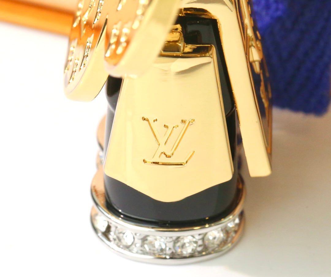 14E67ADE Stylish key closure