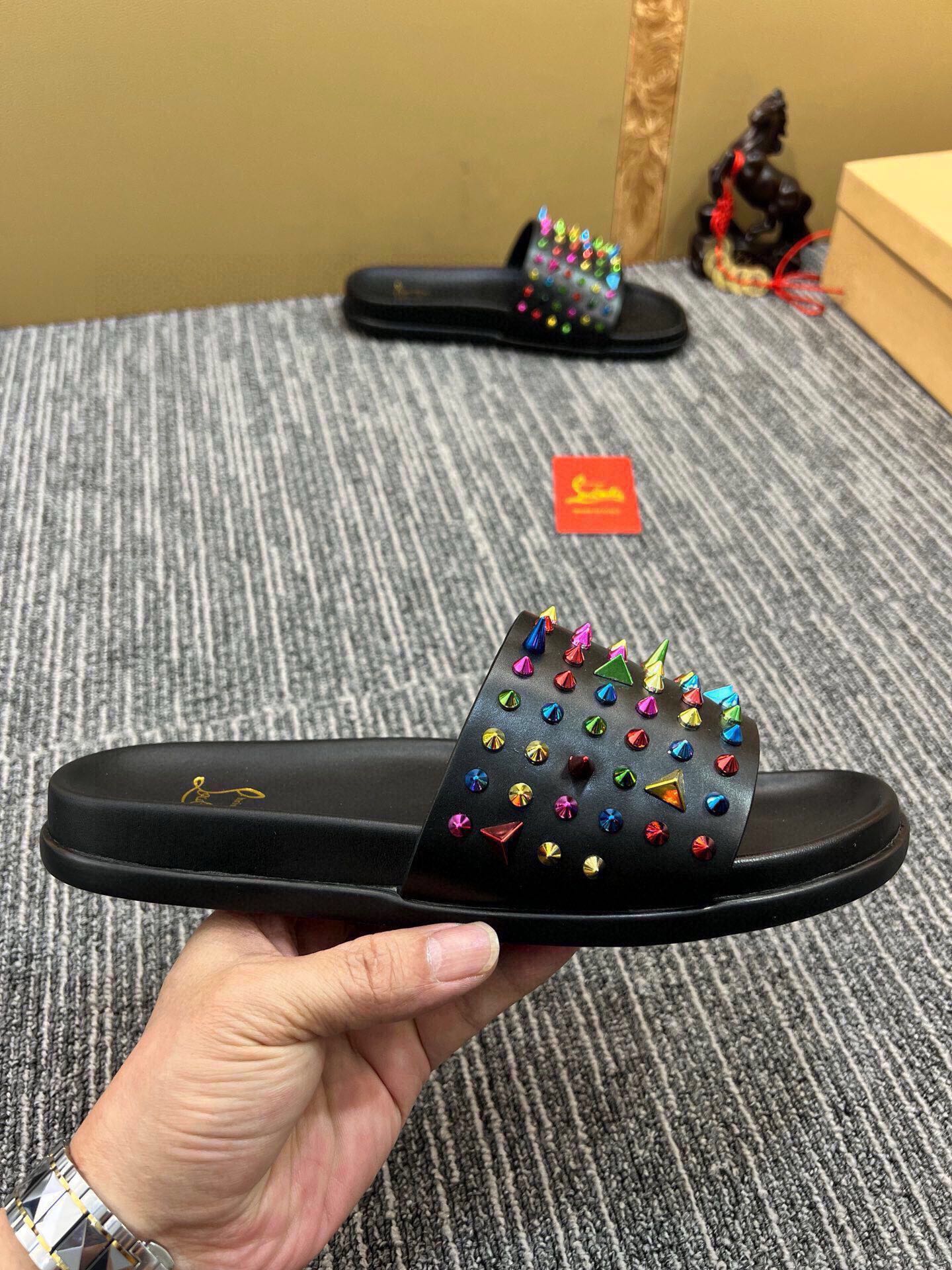 54A126ZDE Stylish slippers