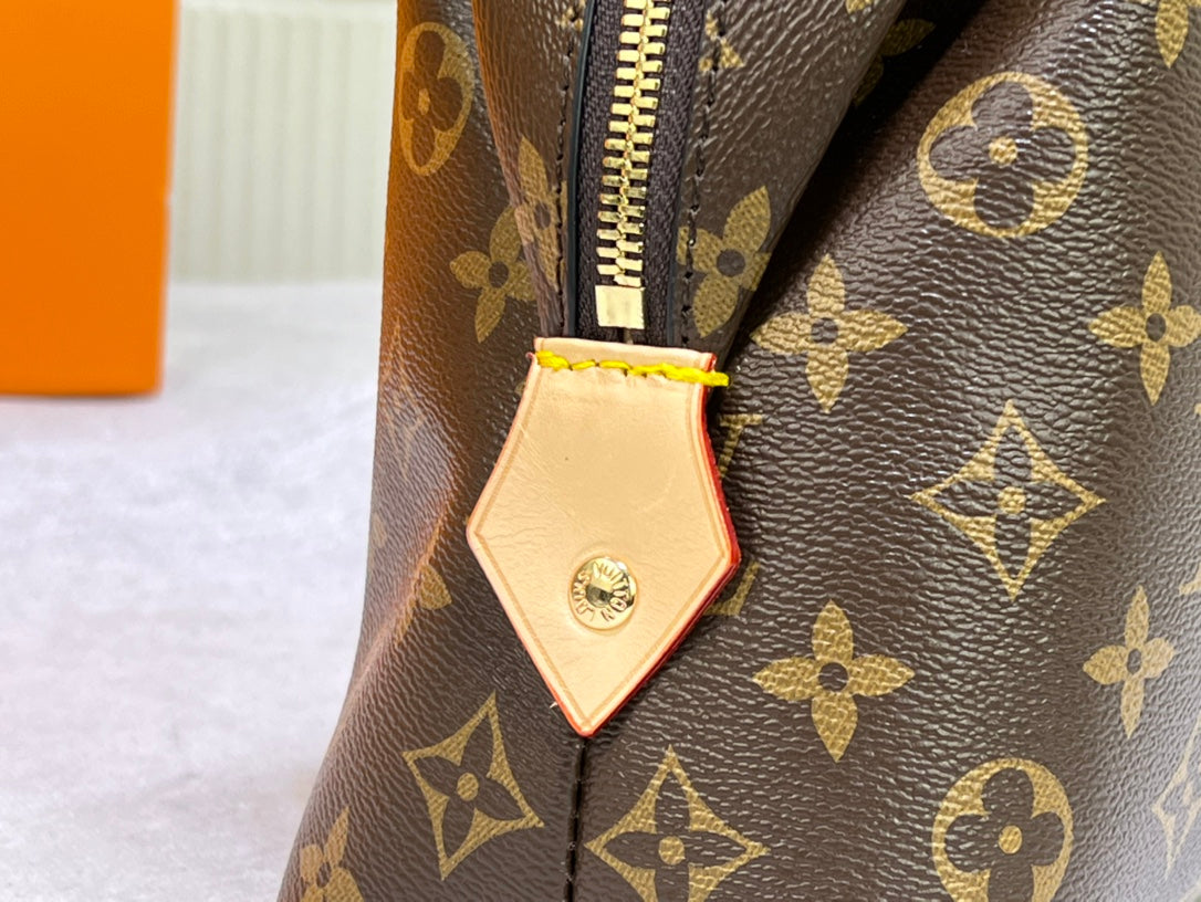 1XE61BDE Stylish leather bag