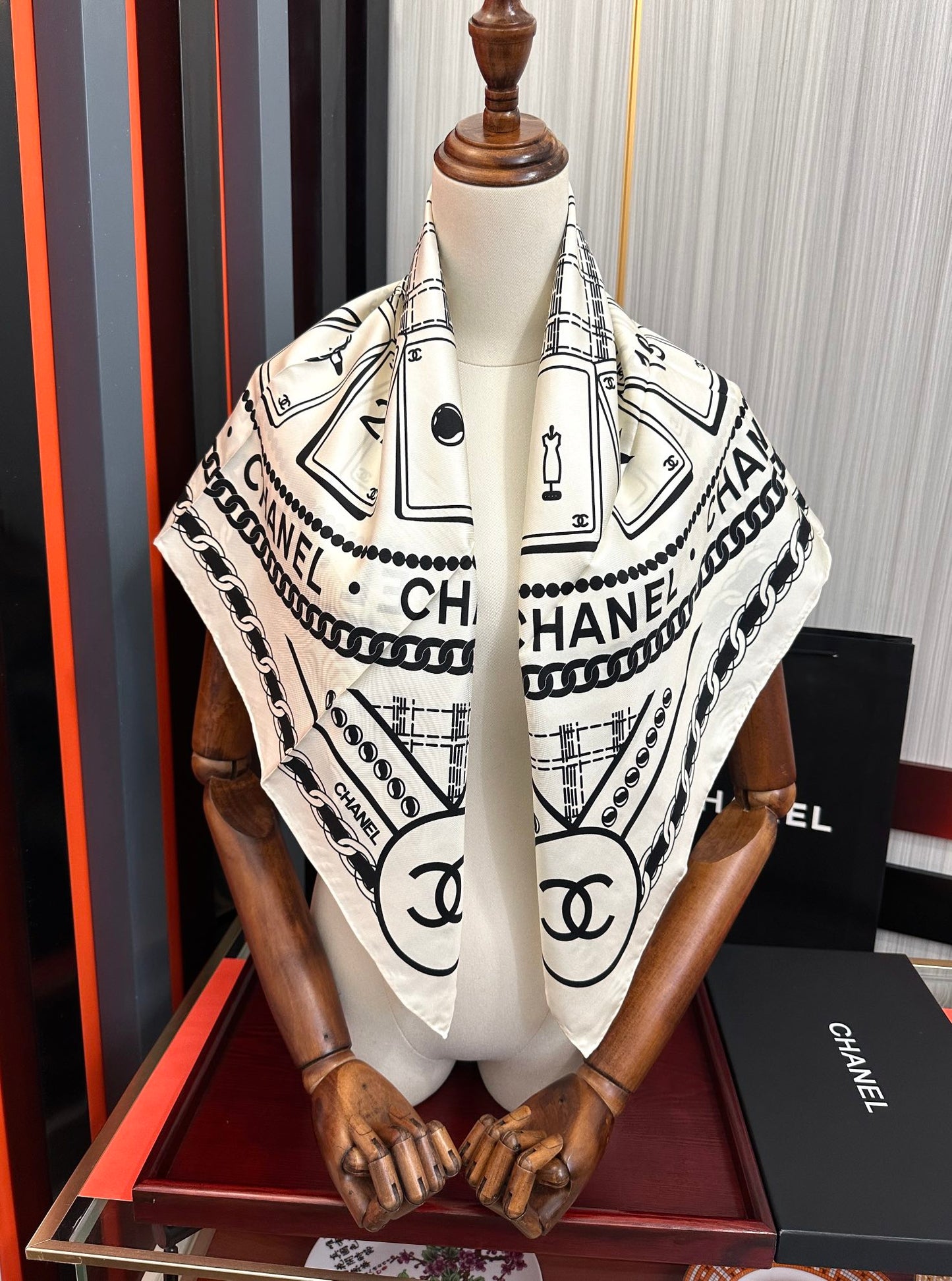 155NC60WDE Stylish Silk Scarve