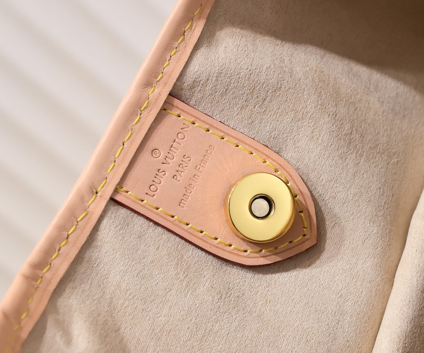 1XE63BDE Stylish leather bag 