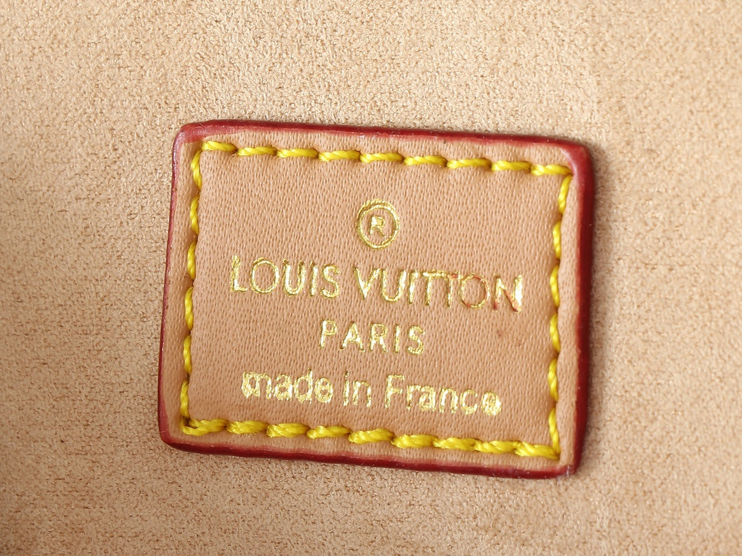 15XE2BDE Stylish leather bag)