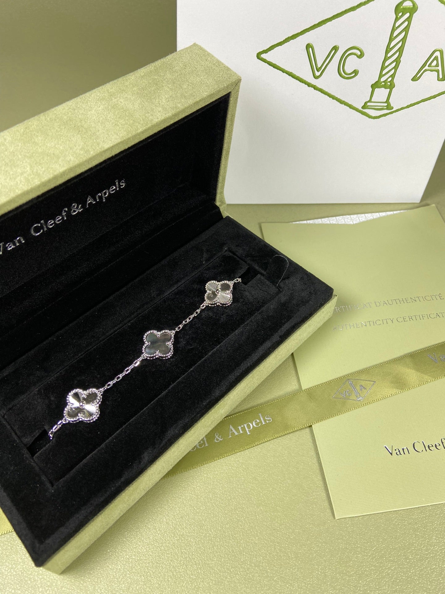 5XVA181KDE Stylish bracelets  5 flowers normal size1.5cm flower