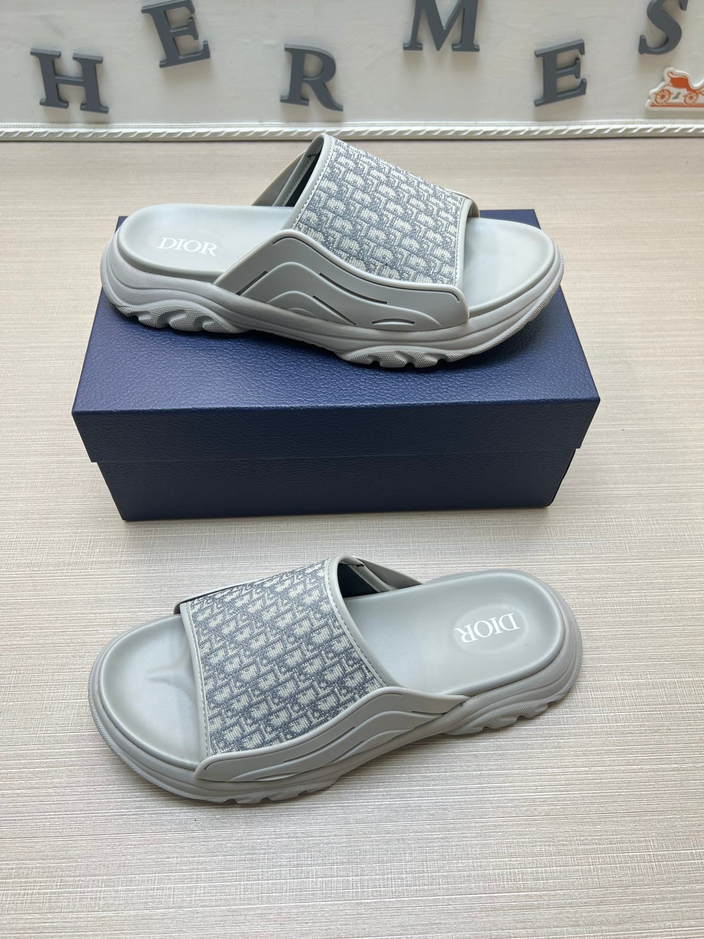 54D8ZDE Stylish slippers