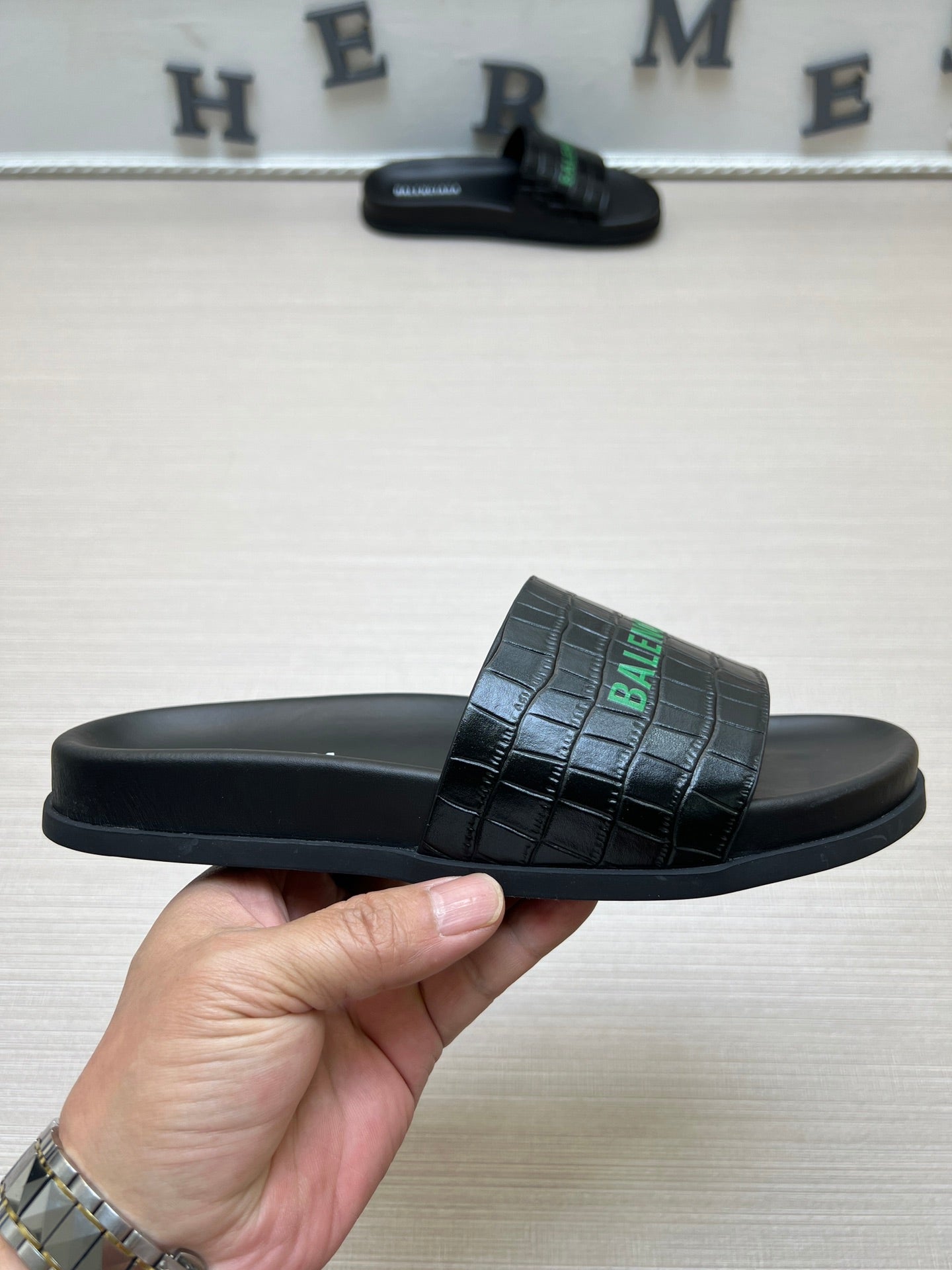 54J99ZDE Stylish slippers
