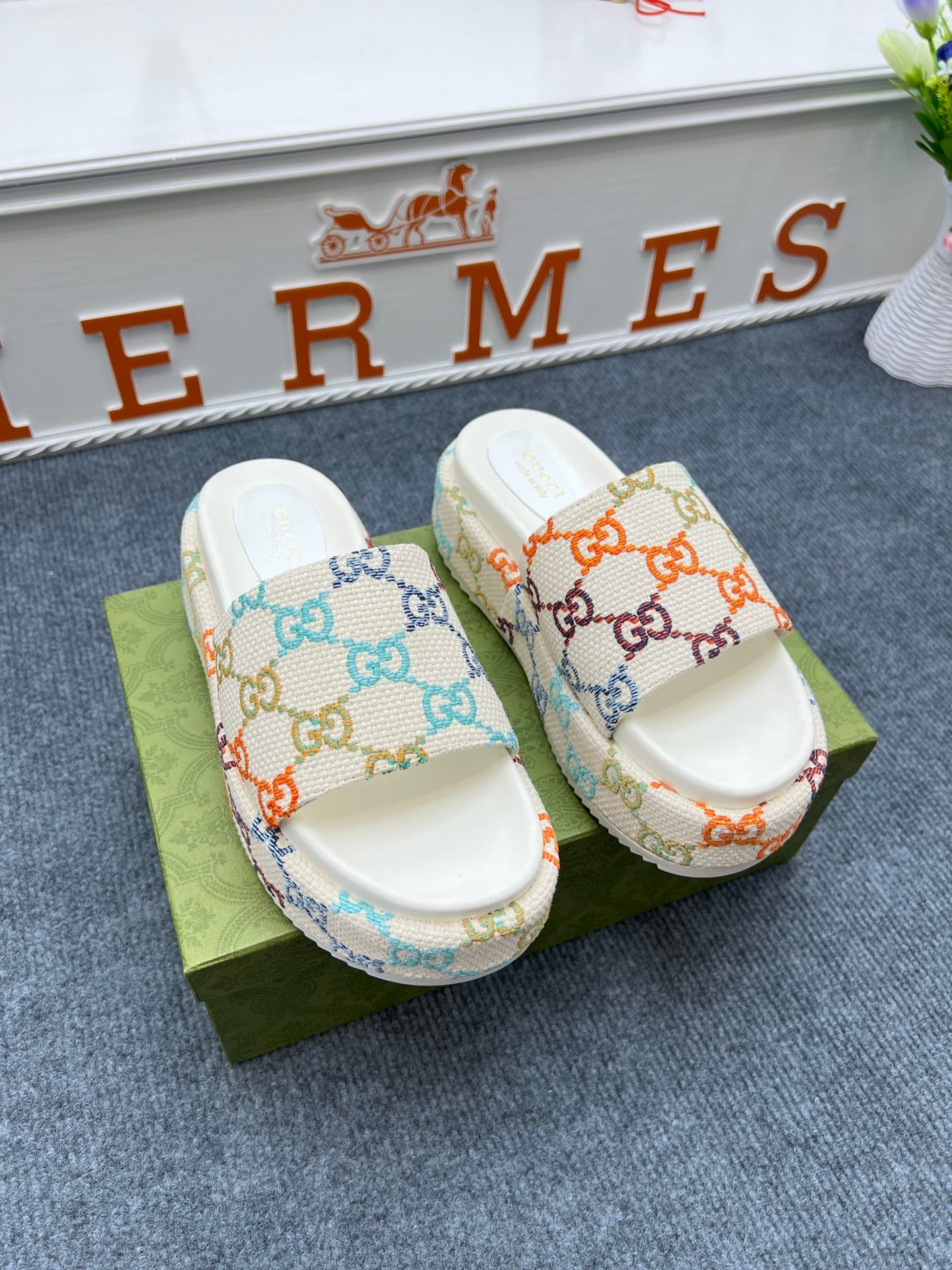 5YB72ZDE Stylish leather sandals