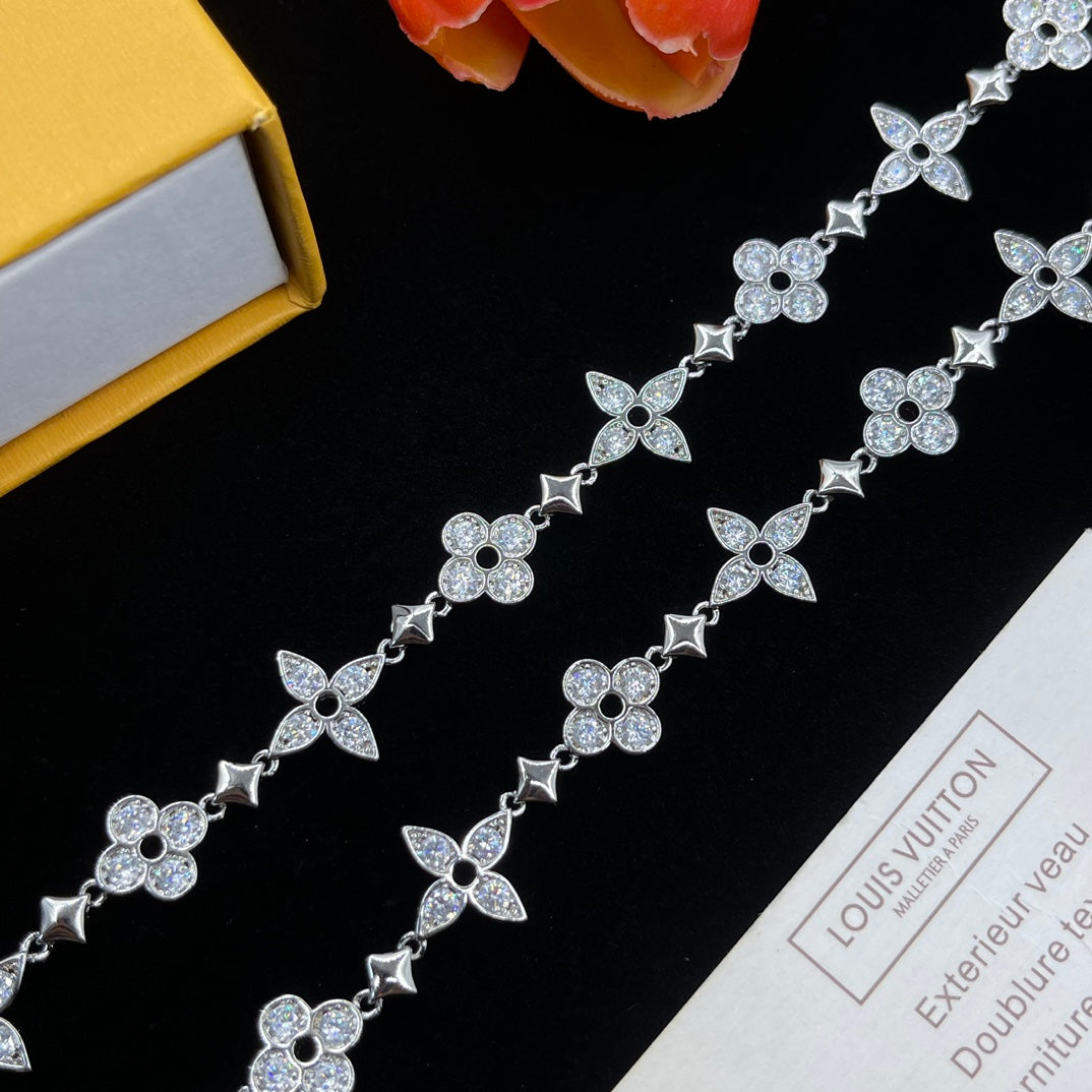 14E969XDE Stylish Necklaces