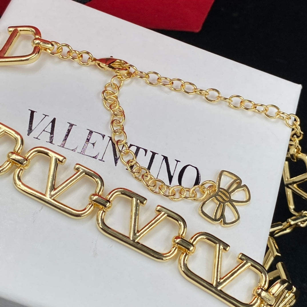 1YVL112XDE Stylish  Earrings Bracelets Necklaces