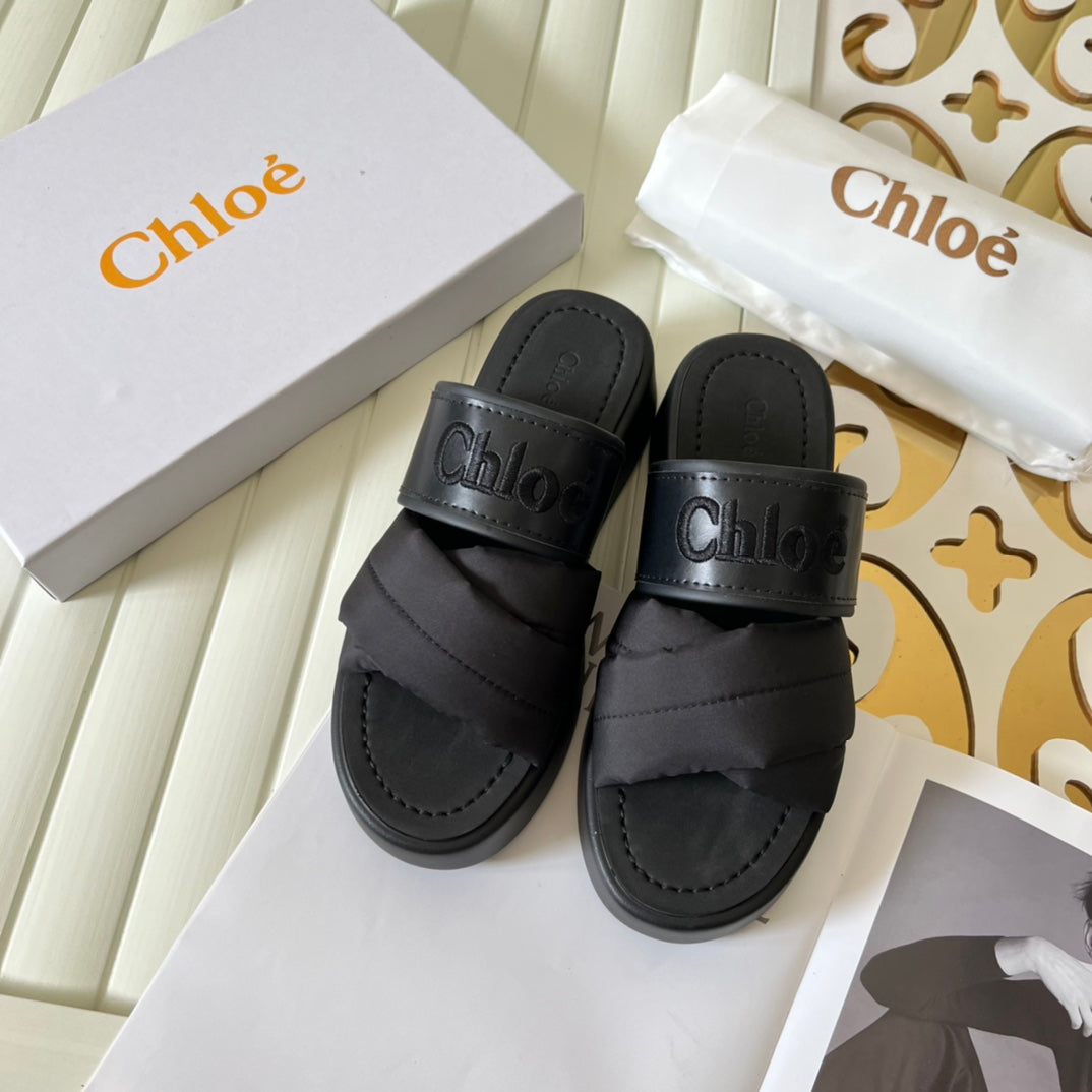 14B138ZDE Stylish Slippers