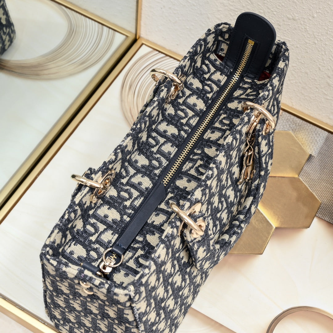 1XD439BDE Stylish embroidery bag