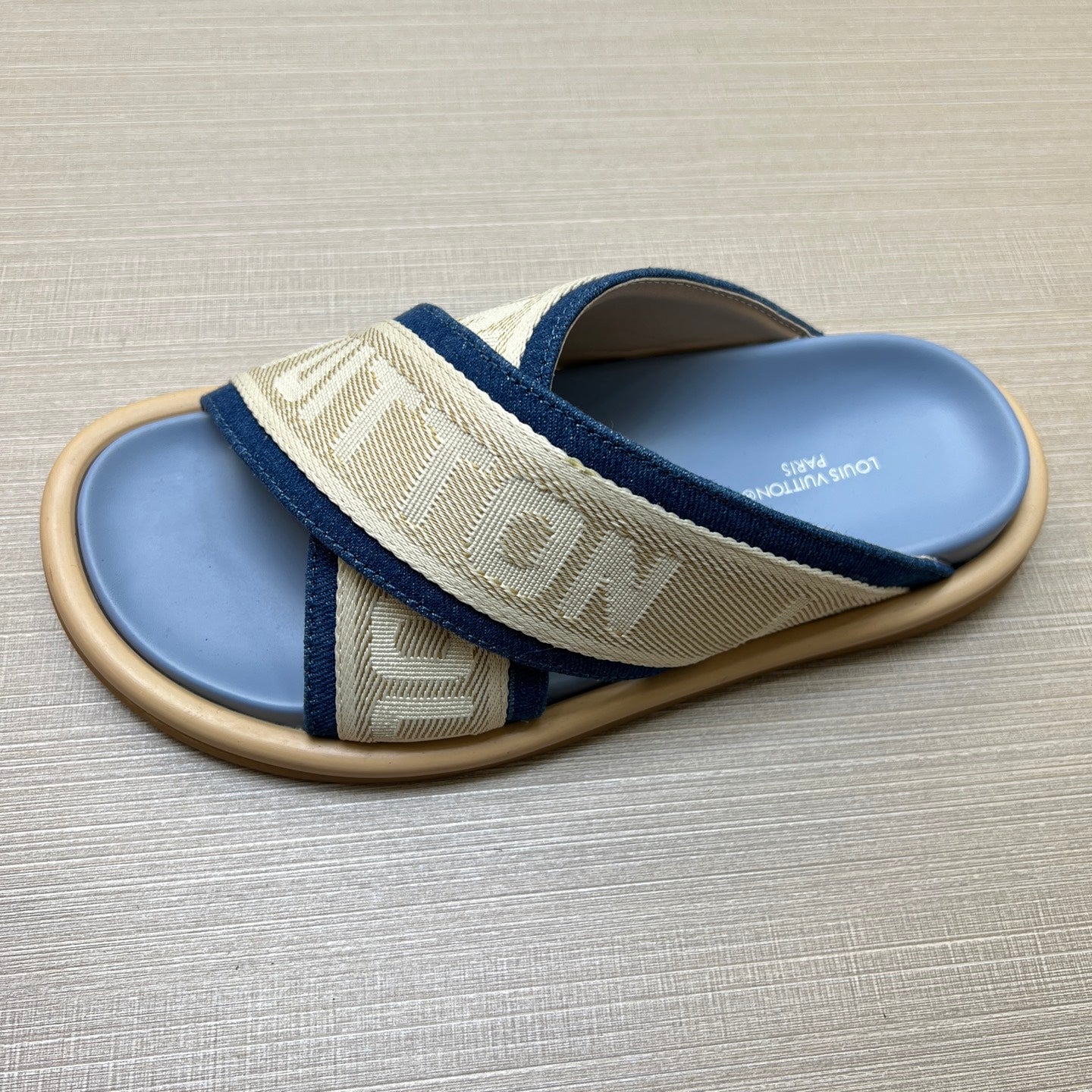 535ZE272ZDE Stylish Slippers