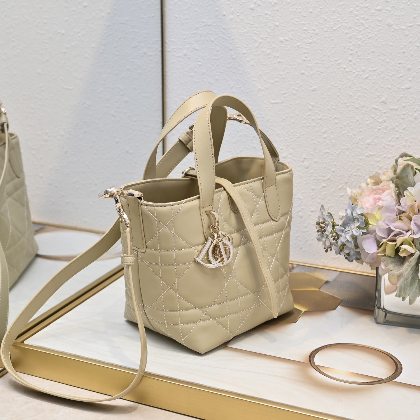 2WD17BDE Stylish leather bag