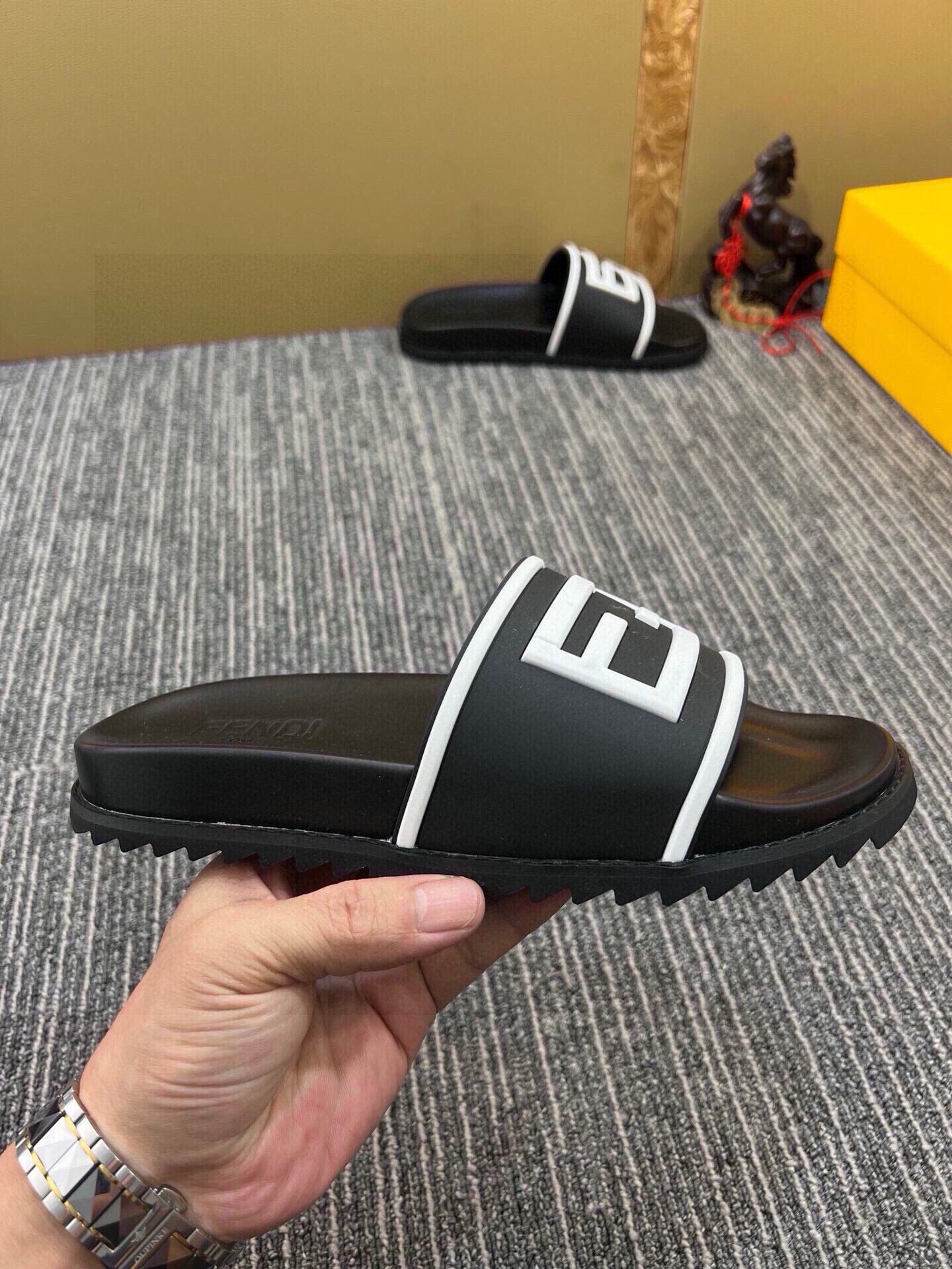 535ZF286ZDE Stylish Slippers