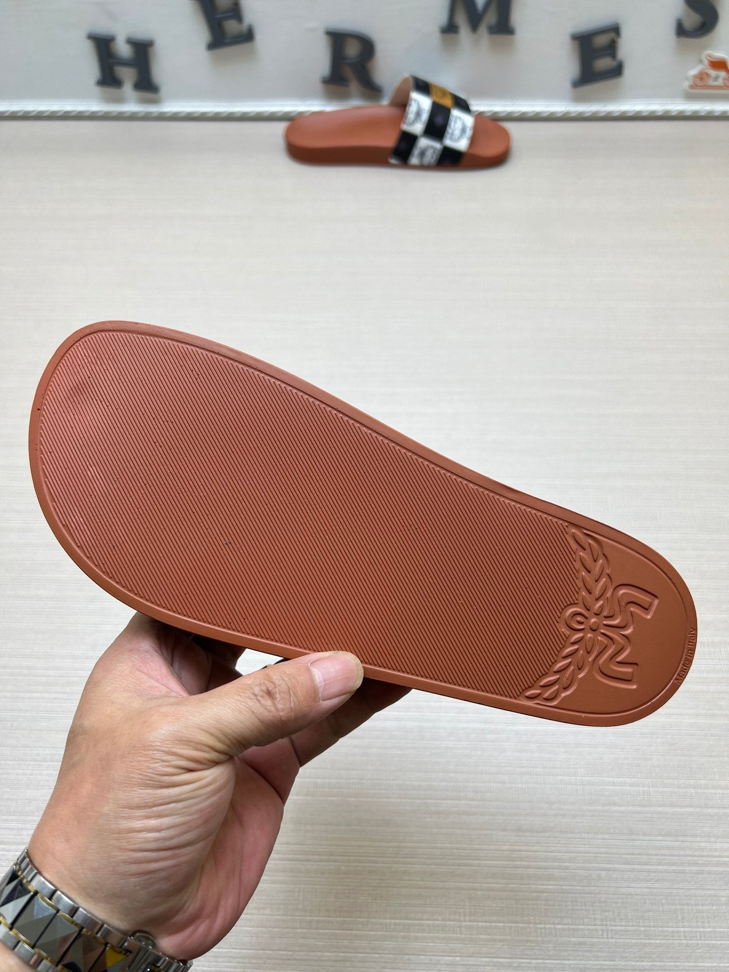 54M44ZDE Stylish slippers