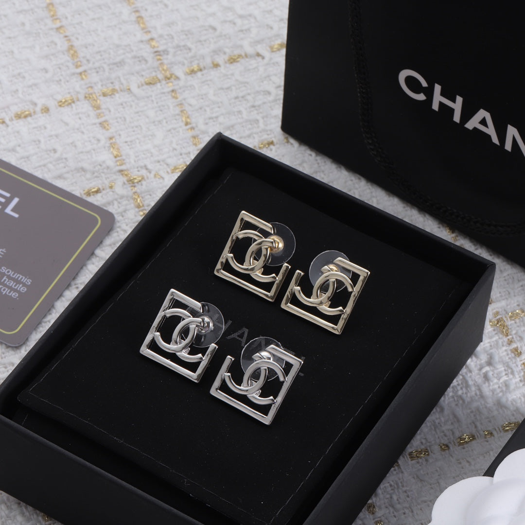 14C222EDE Stylish Earrings