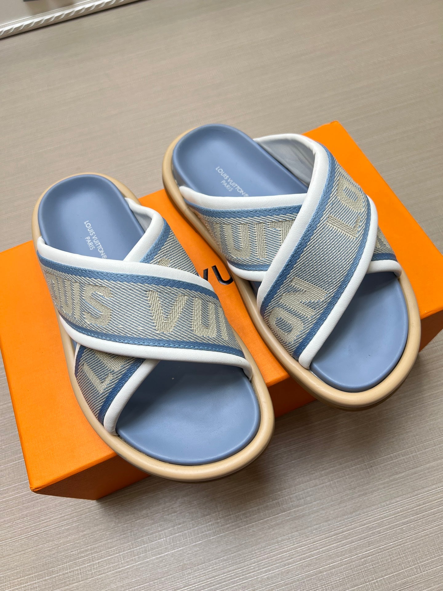 535ZE270ZDE Stylish Slippers