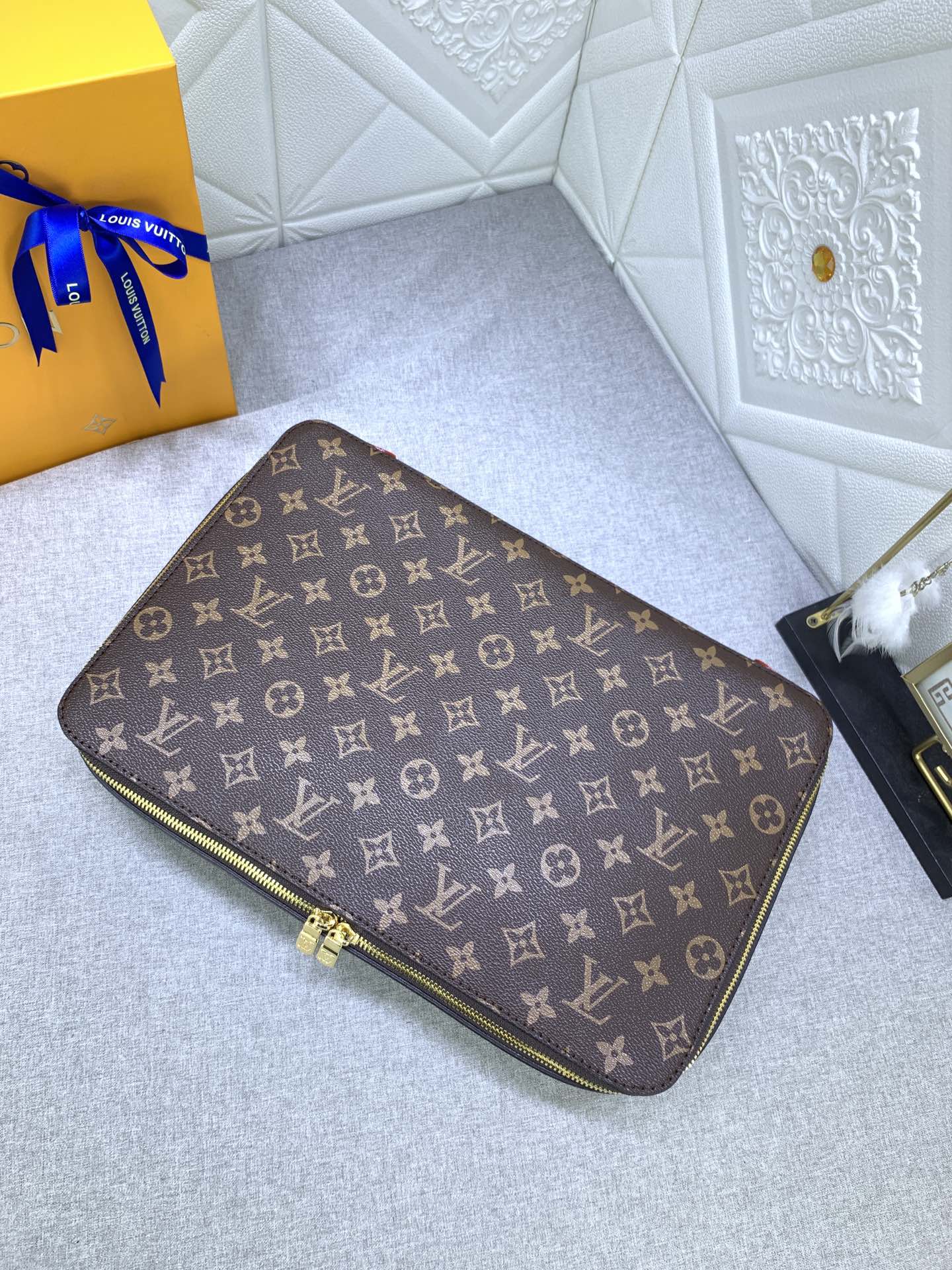 1XE272BDE Stylish leather bag 